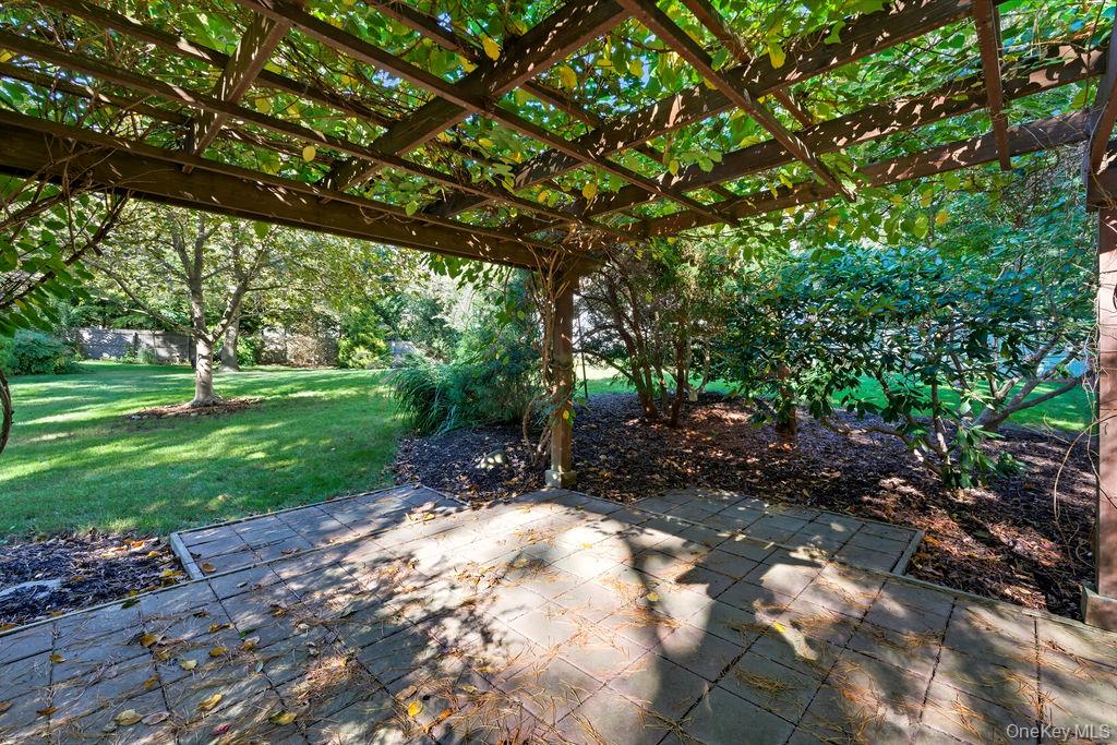 173 W End Avenue, Shirley, NY 11967