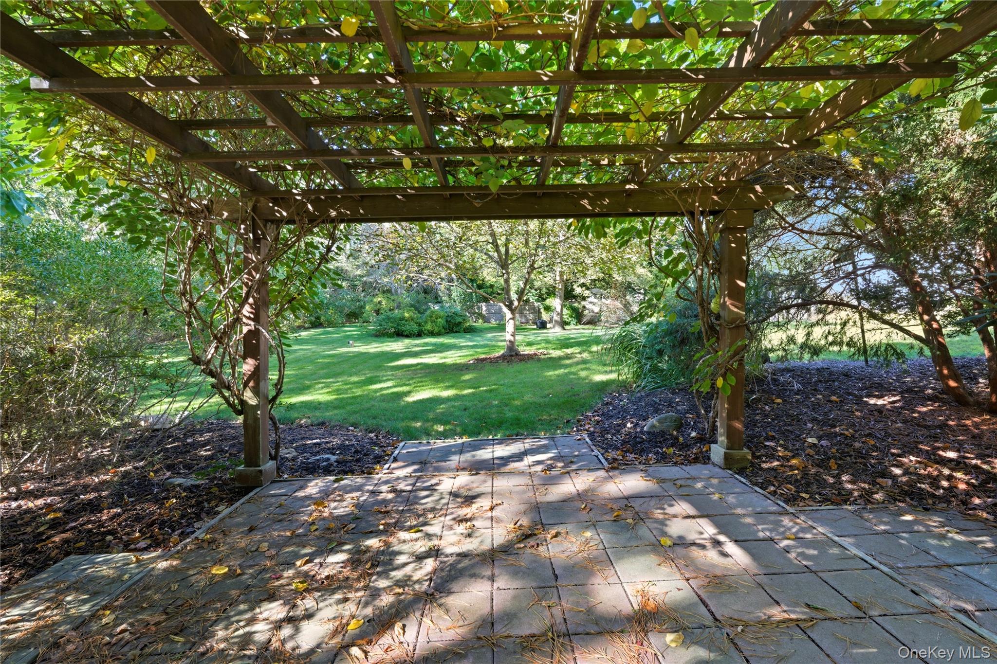 173 W End Avenue, Shirley, NY 11967