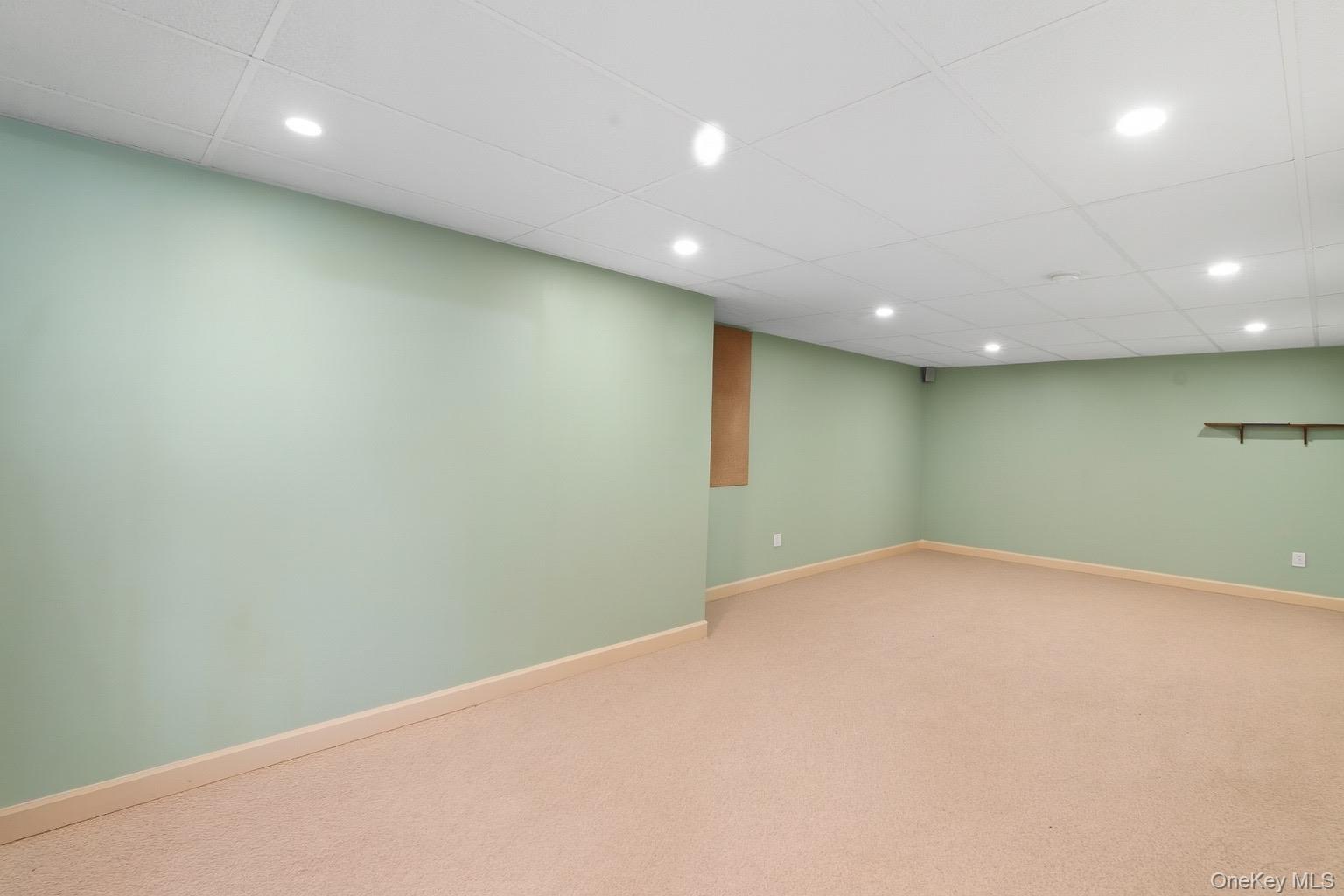 173 W End Avenue, Shirley, NY 11967