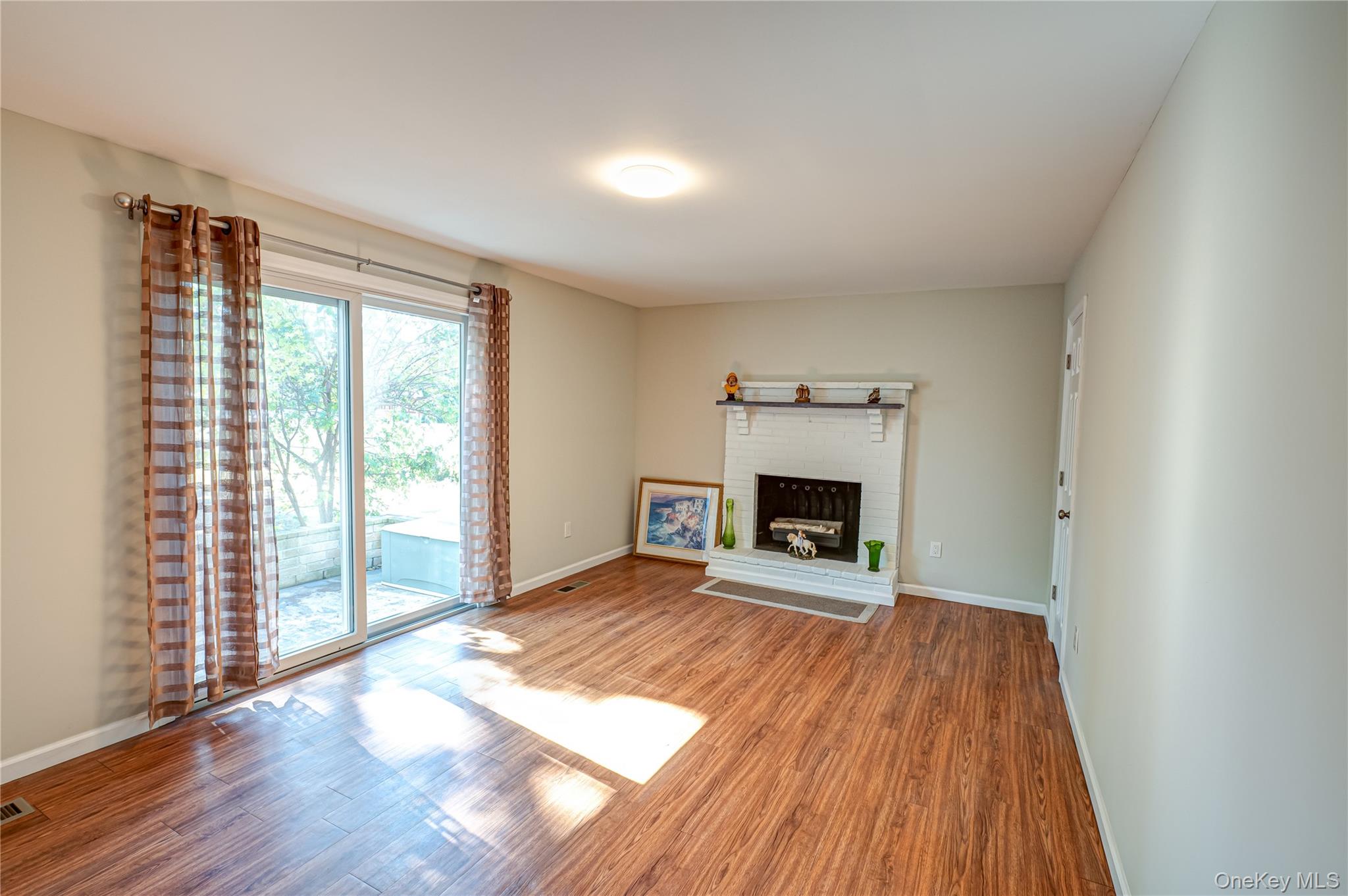 20 W Belmont Street, Bay Shore, NY 11706