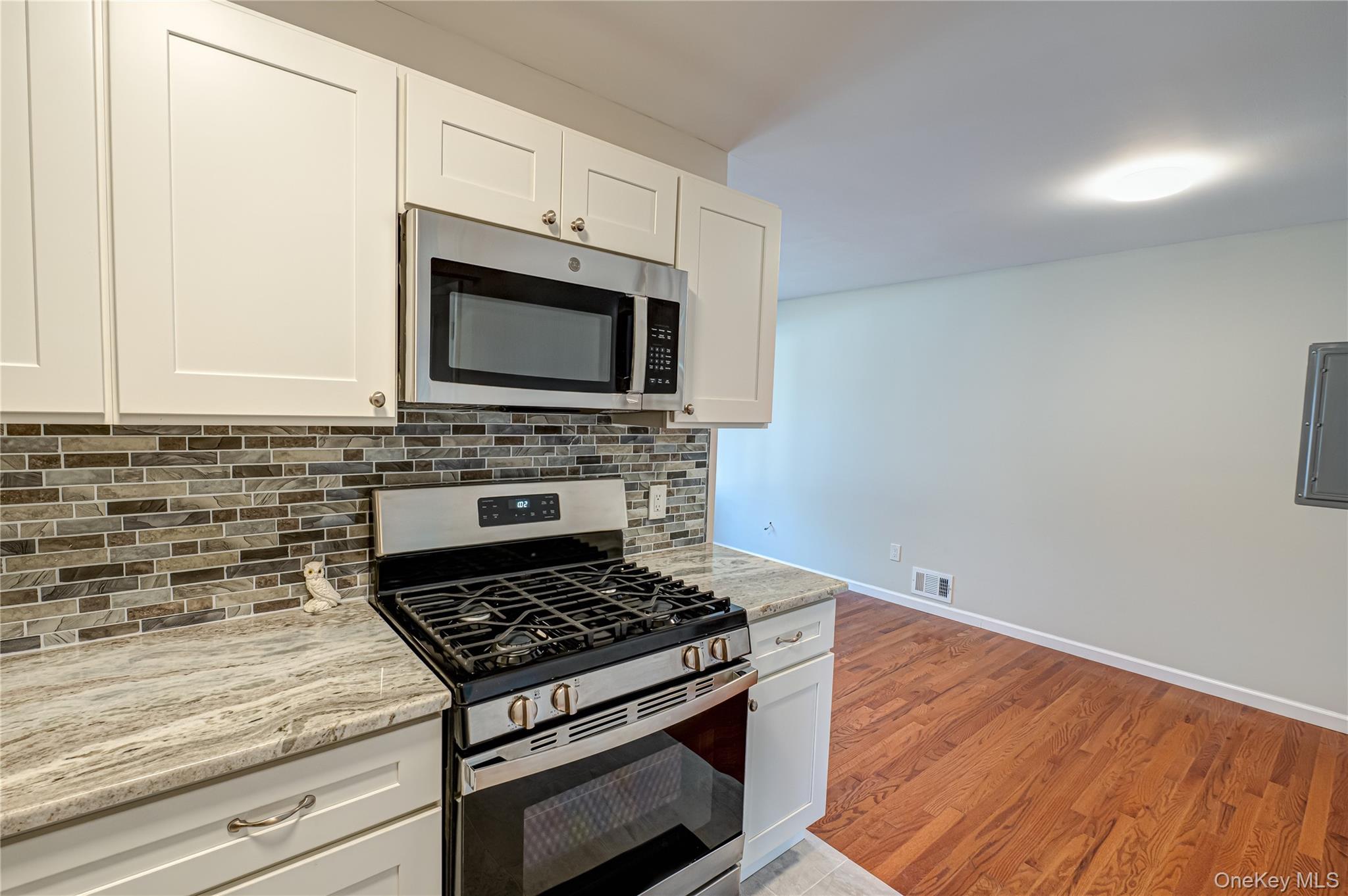 20 W Belmont Street, Bay Shore, NY 11706