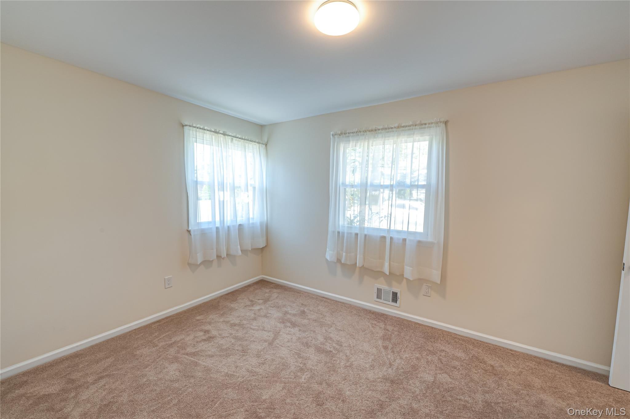 20 W Belmont Street, Bay Shore, NY 11706