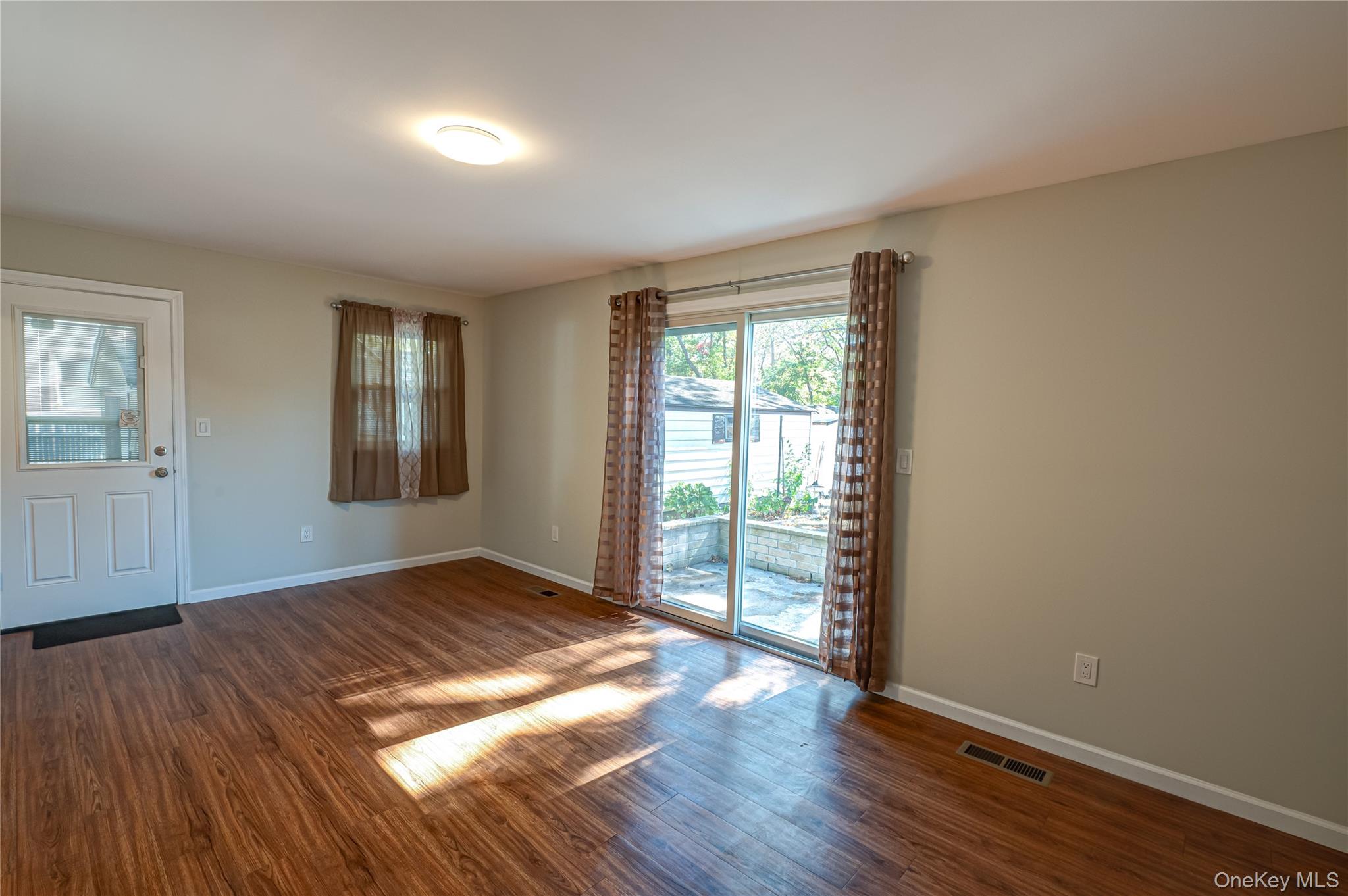 20 W Belmont Street, Bay Shore, NY 11706