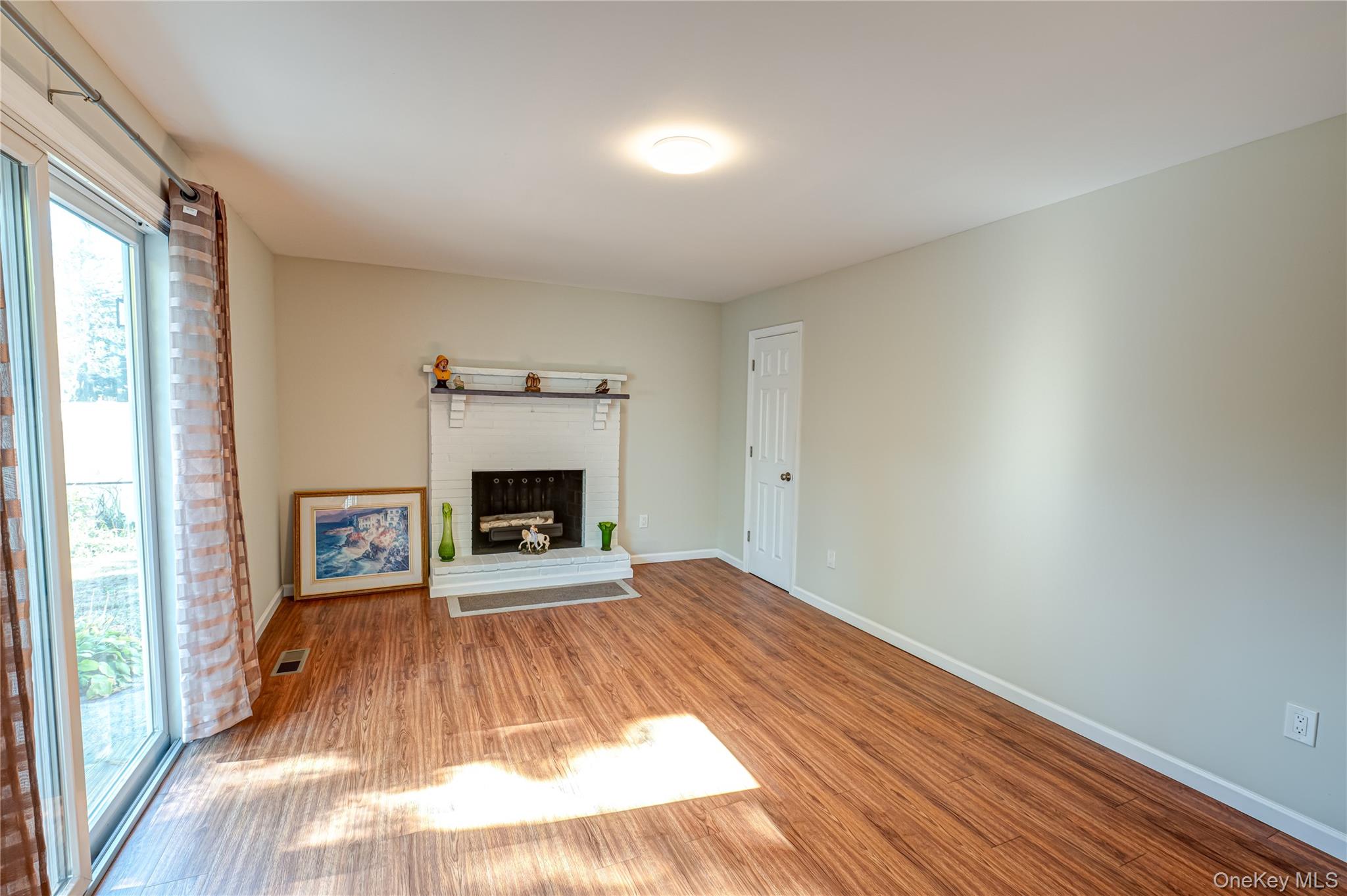 20 W Belmont Street, Bay Shore, NY 11706