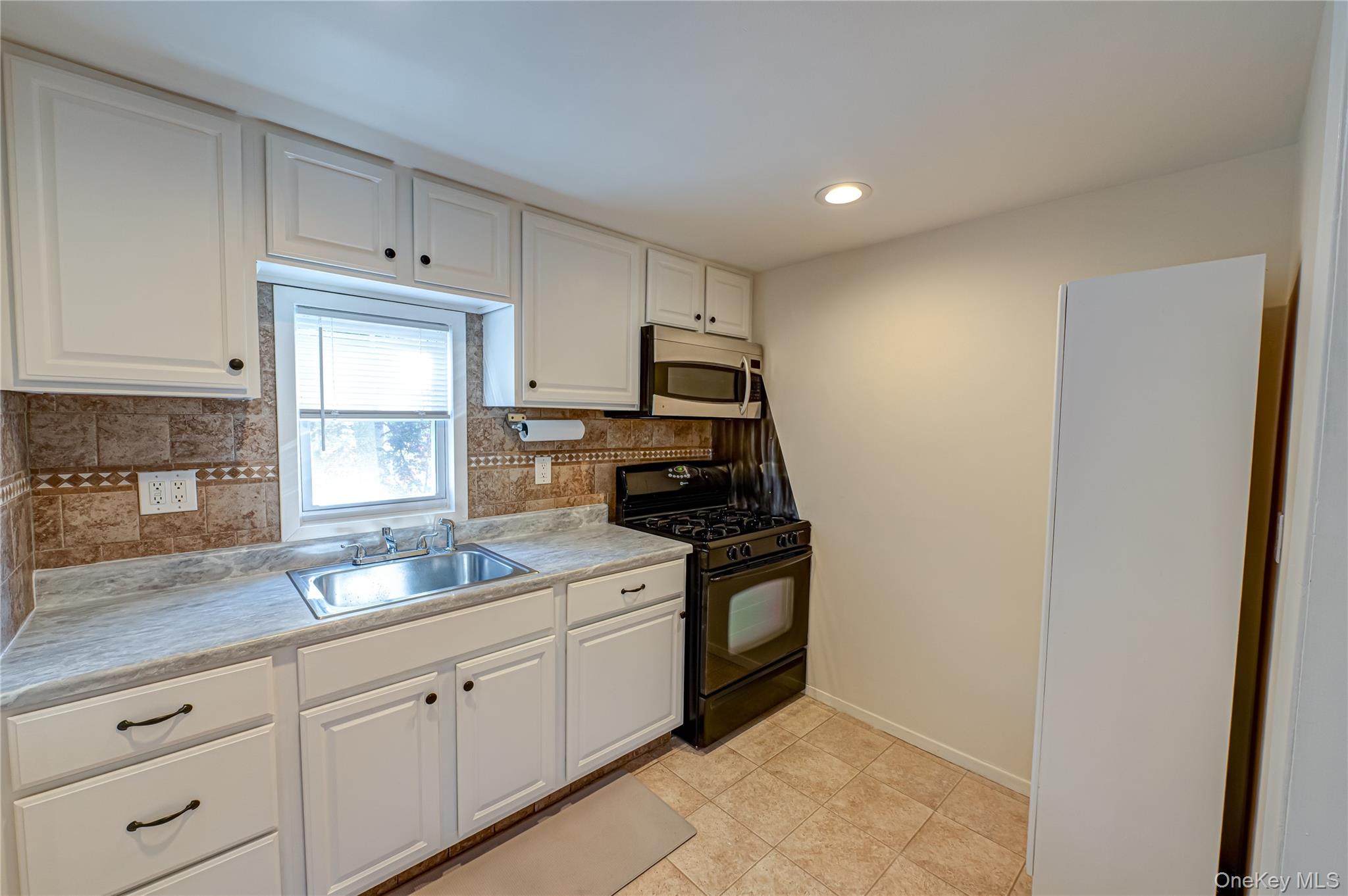 20 W Belmont Street, Bay Shore, NY 11706