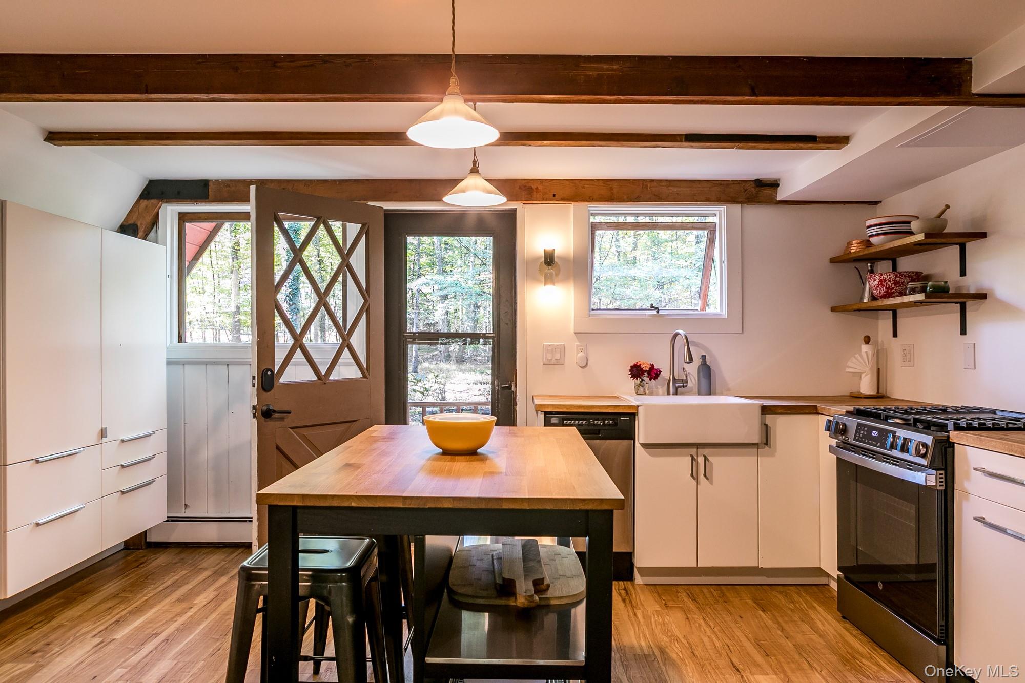 18 Niles Drive, Woodstock, NY 12498