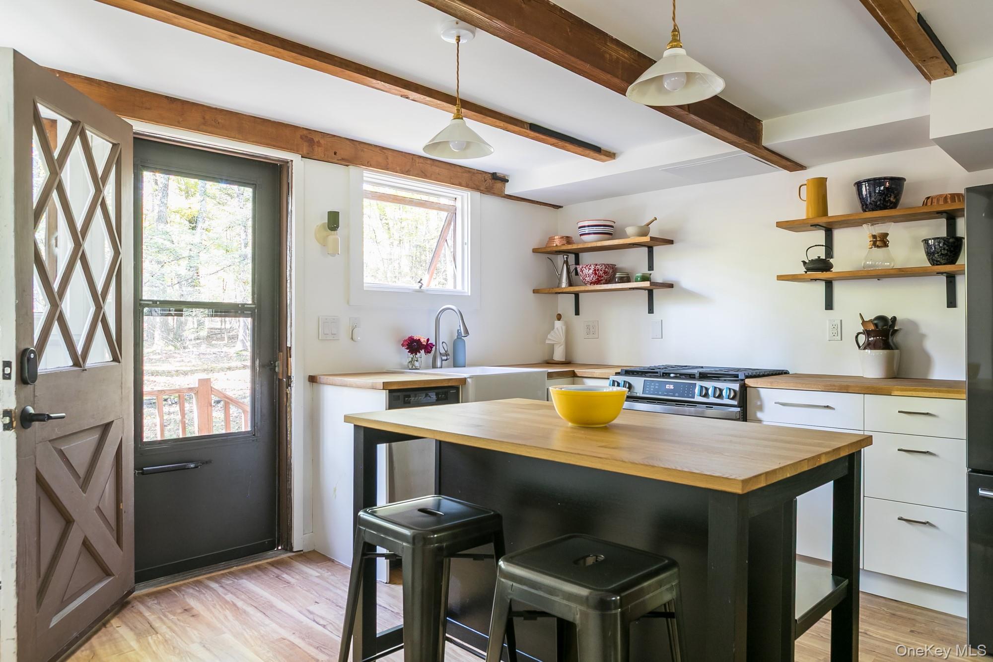 18 Niles Drive, Woodstock, NY 12498