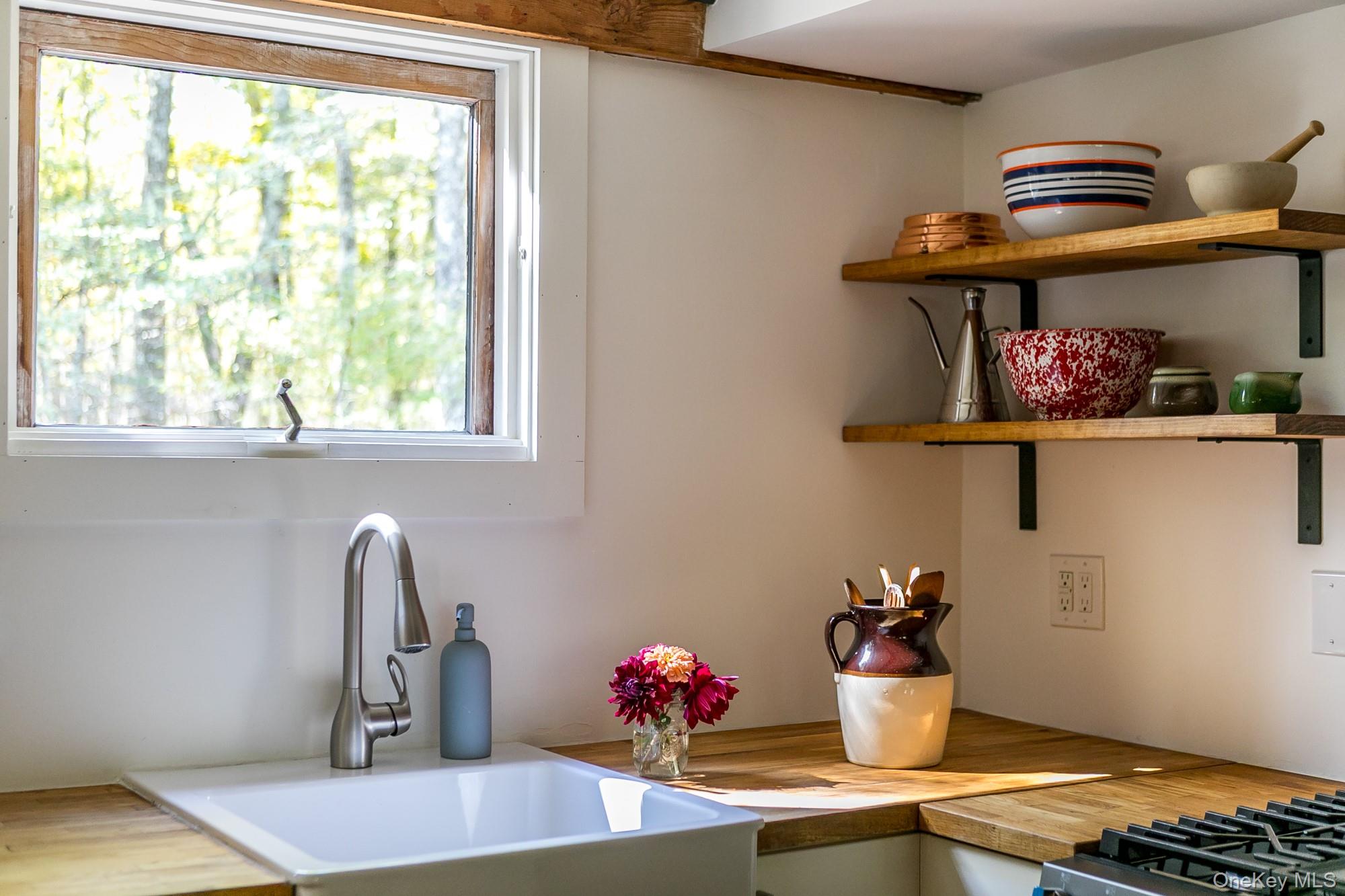 18 Niles Drive, Woodstock, NY 12498