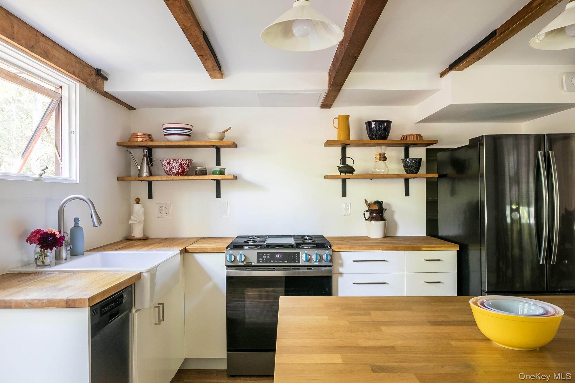 18 Niles Drive, Woodstock, NY 12498