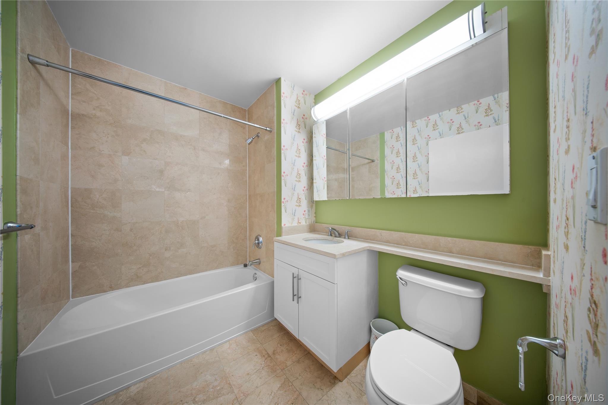 40-26 College Point Boulevard # 18D, Flushing, NY 11354