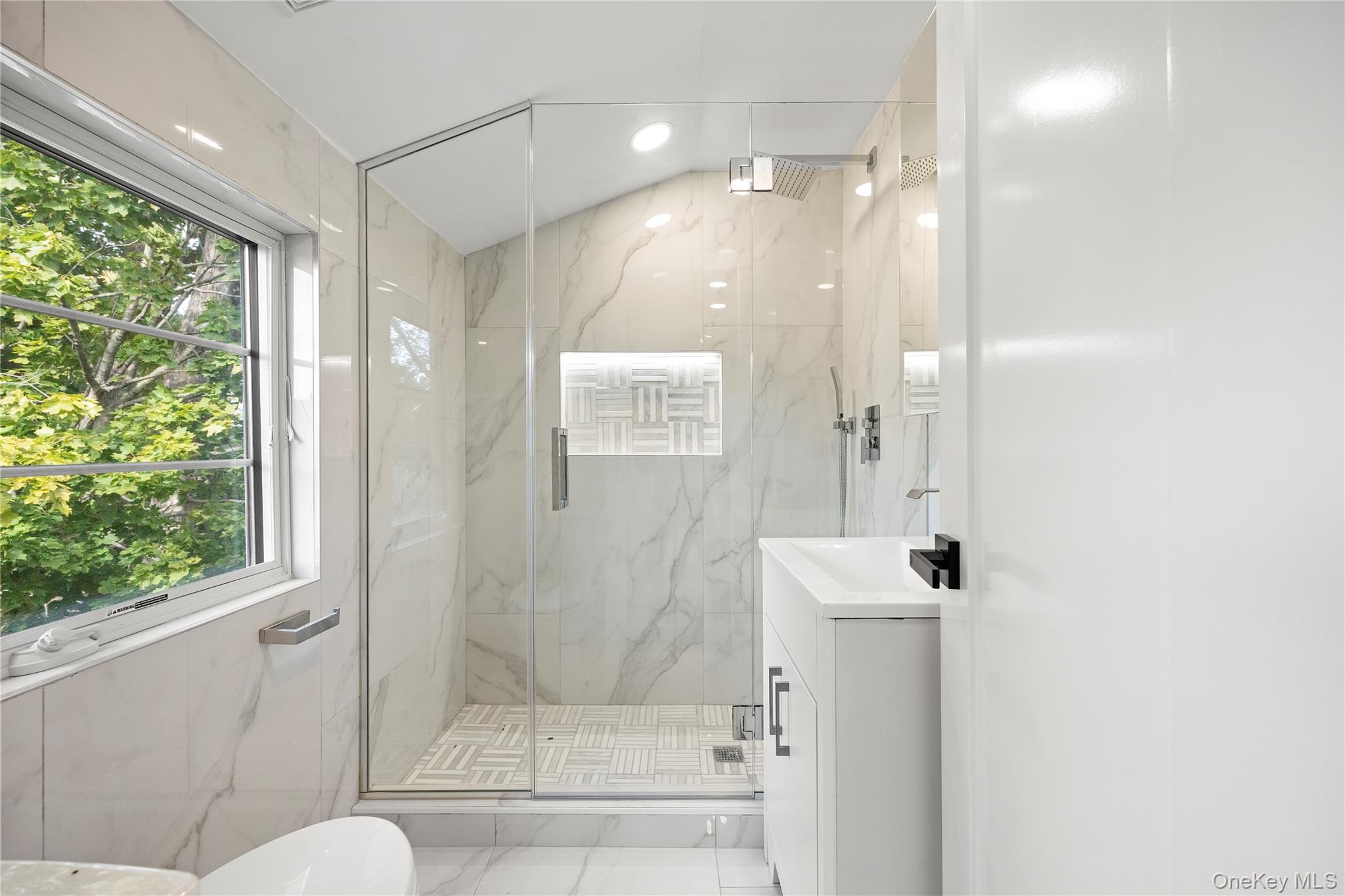 2 Henry Street, Great Neck, NY 11023