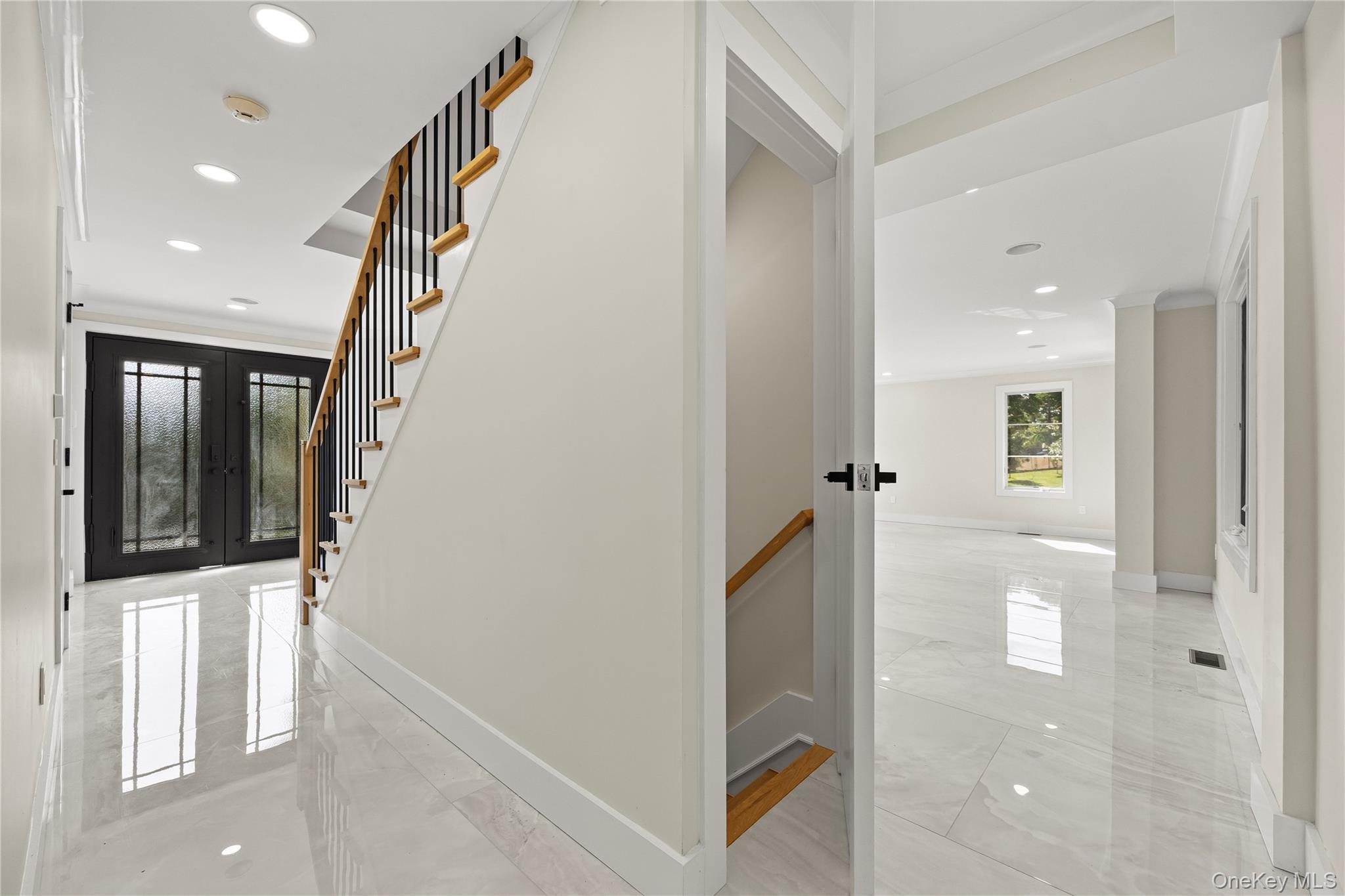 2 Henry Street, Great Neck, NY 11023