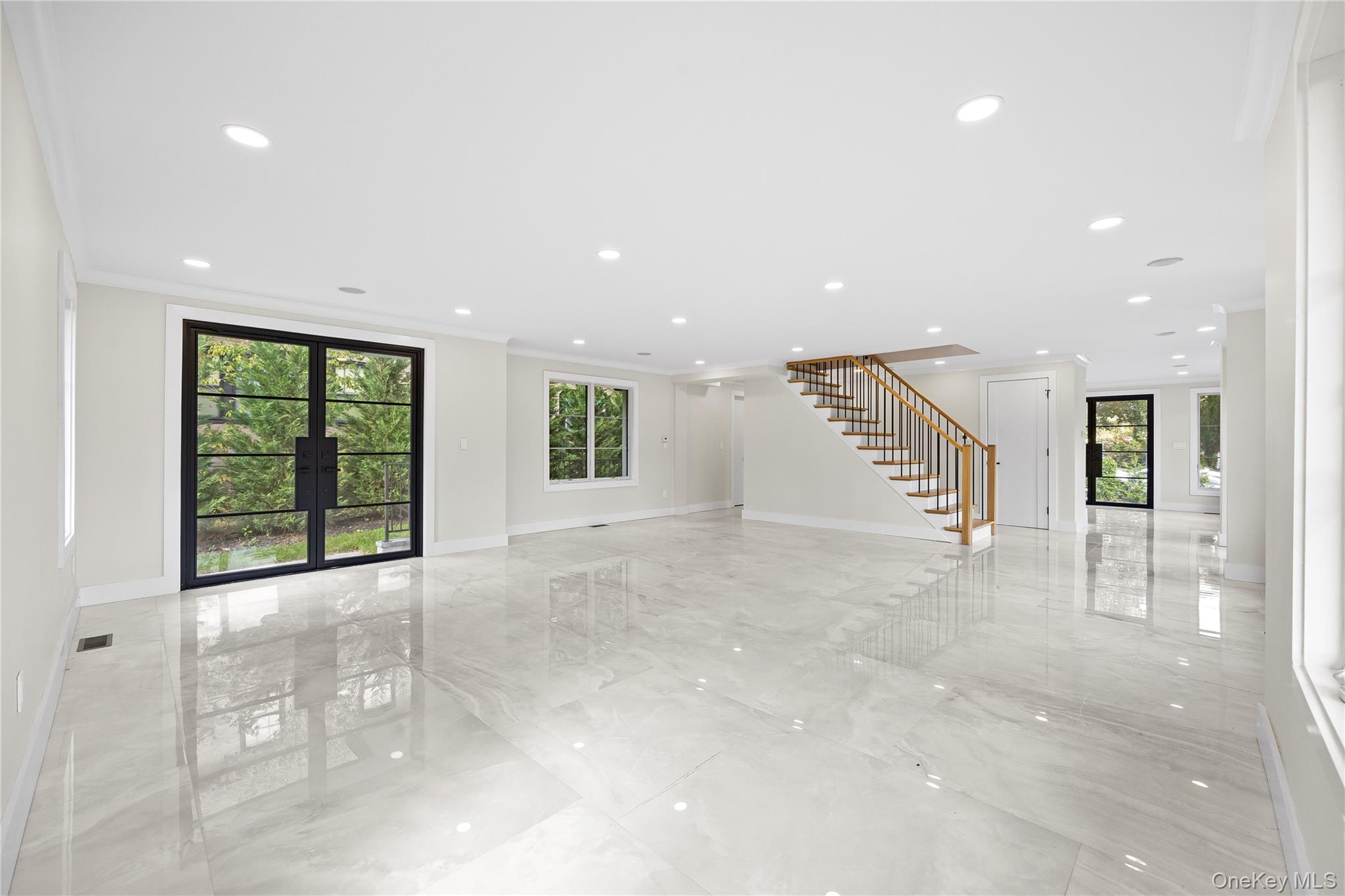 2 Henry Street, Great Neck, NY 11023