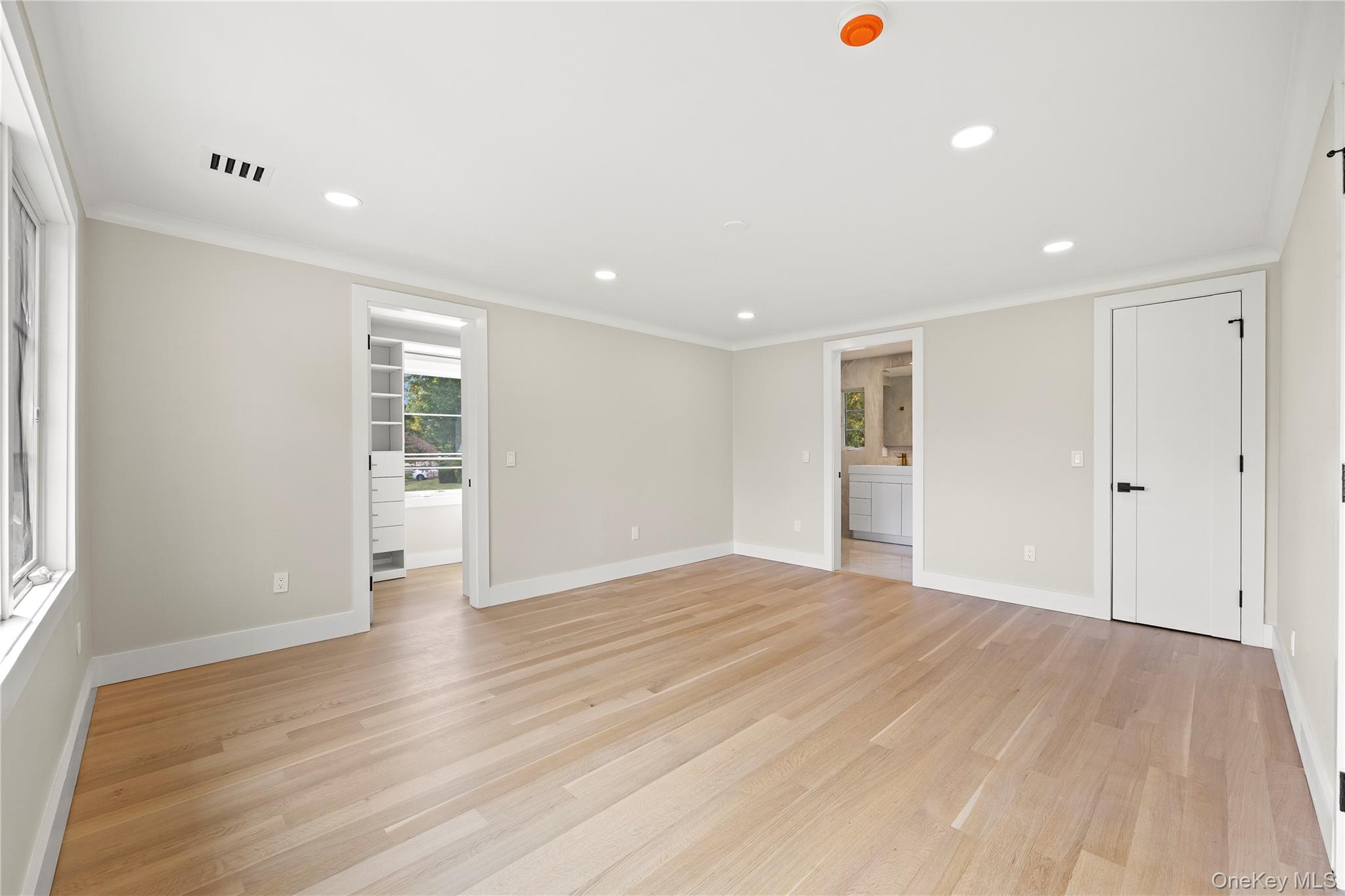 2 Henry Street, Great Neck, NY 11023