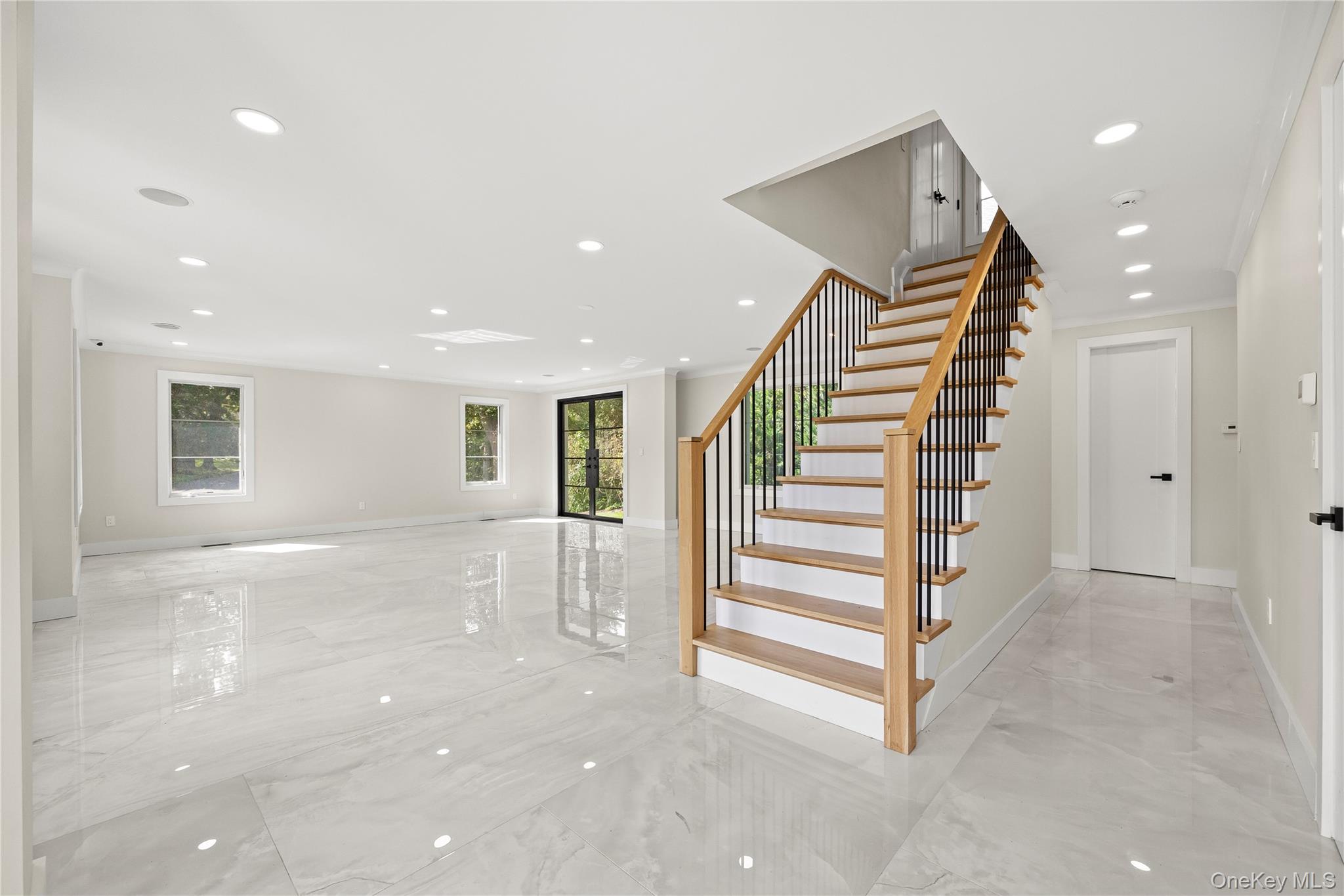 2 Henry Street, Great Neck, NY 11023