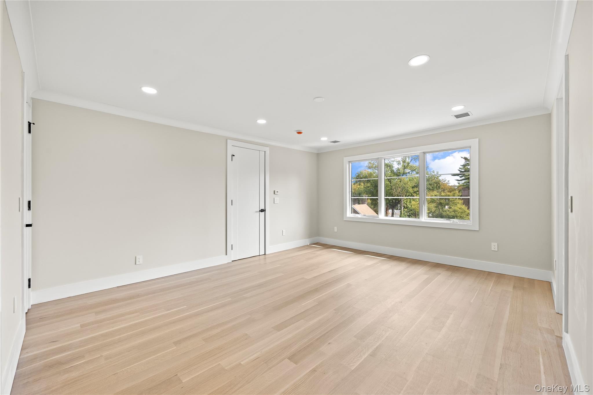 2 Henry Street, Great Neck, NY 11023