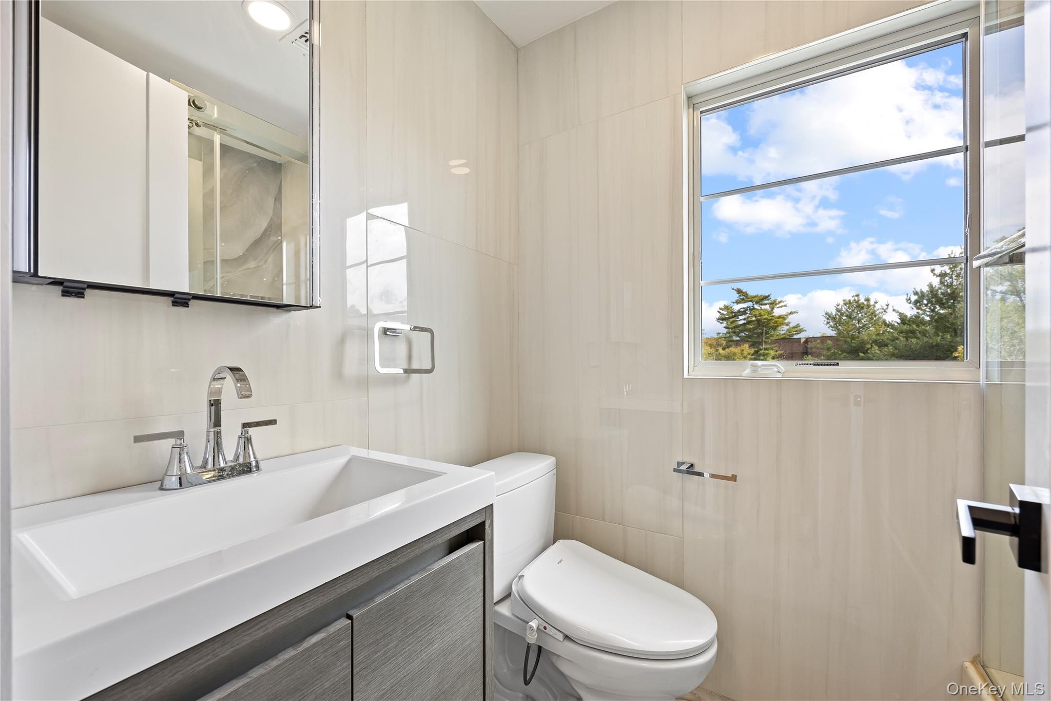 2 Henry Street, Great Neck, NY 11023