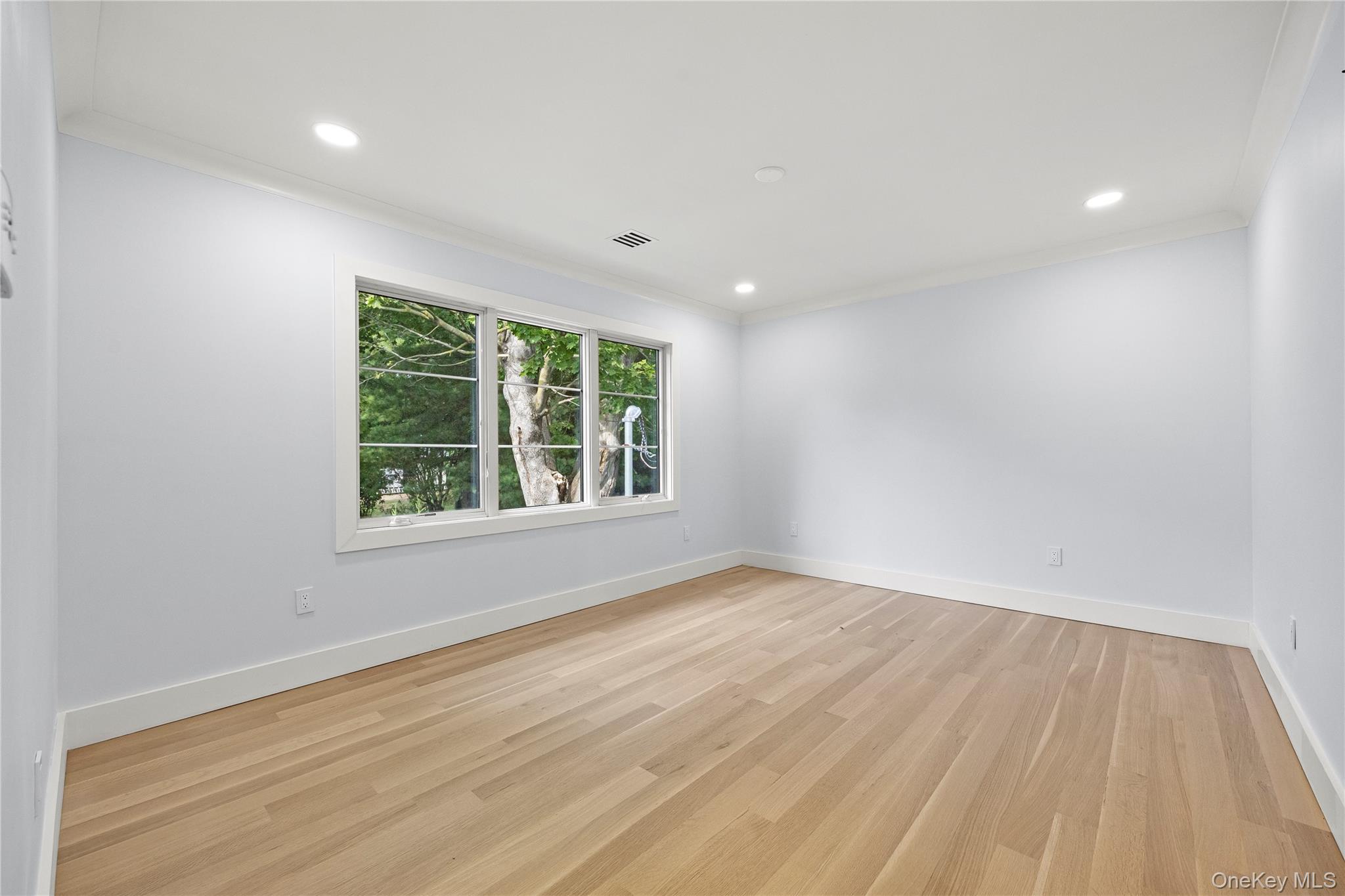 2 Henry Street, Great Neck, NY 11023