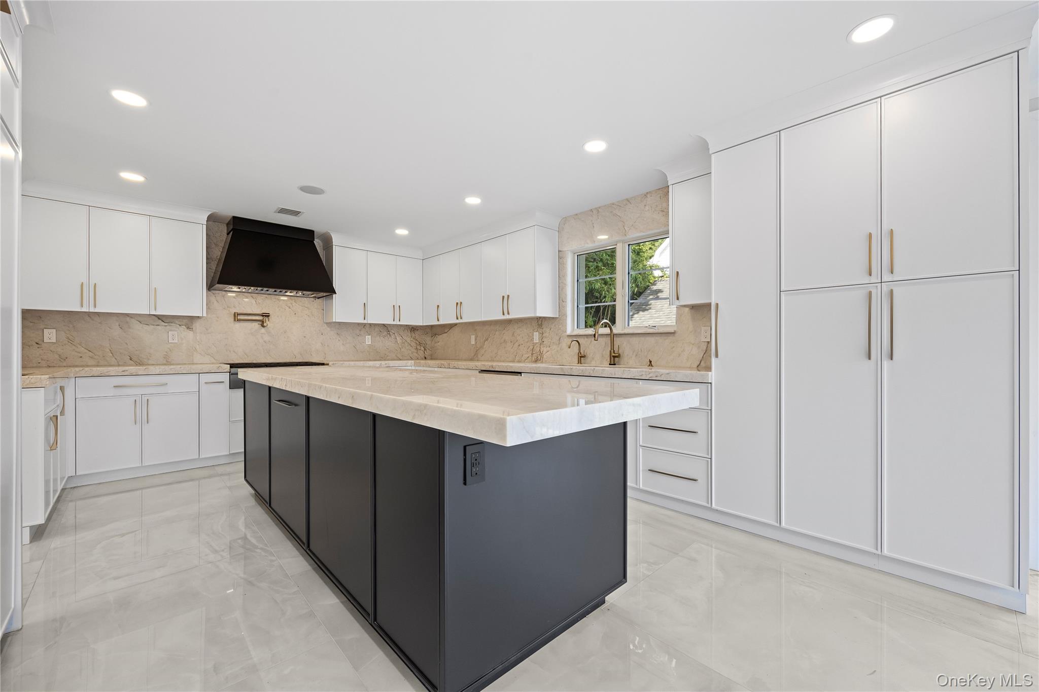 2 Henry Street, Great Neck, NY 11023