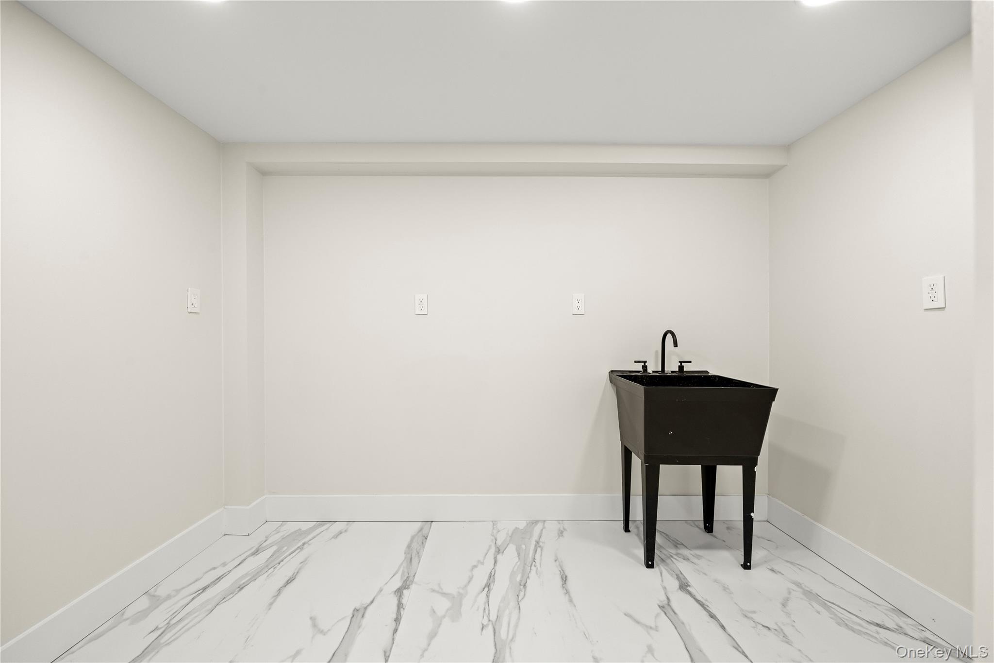 2 Henry Street, Great Neck, NY 11023