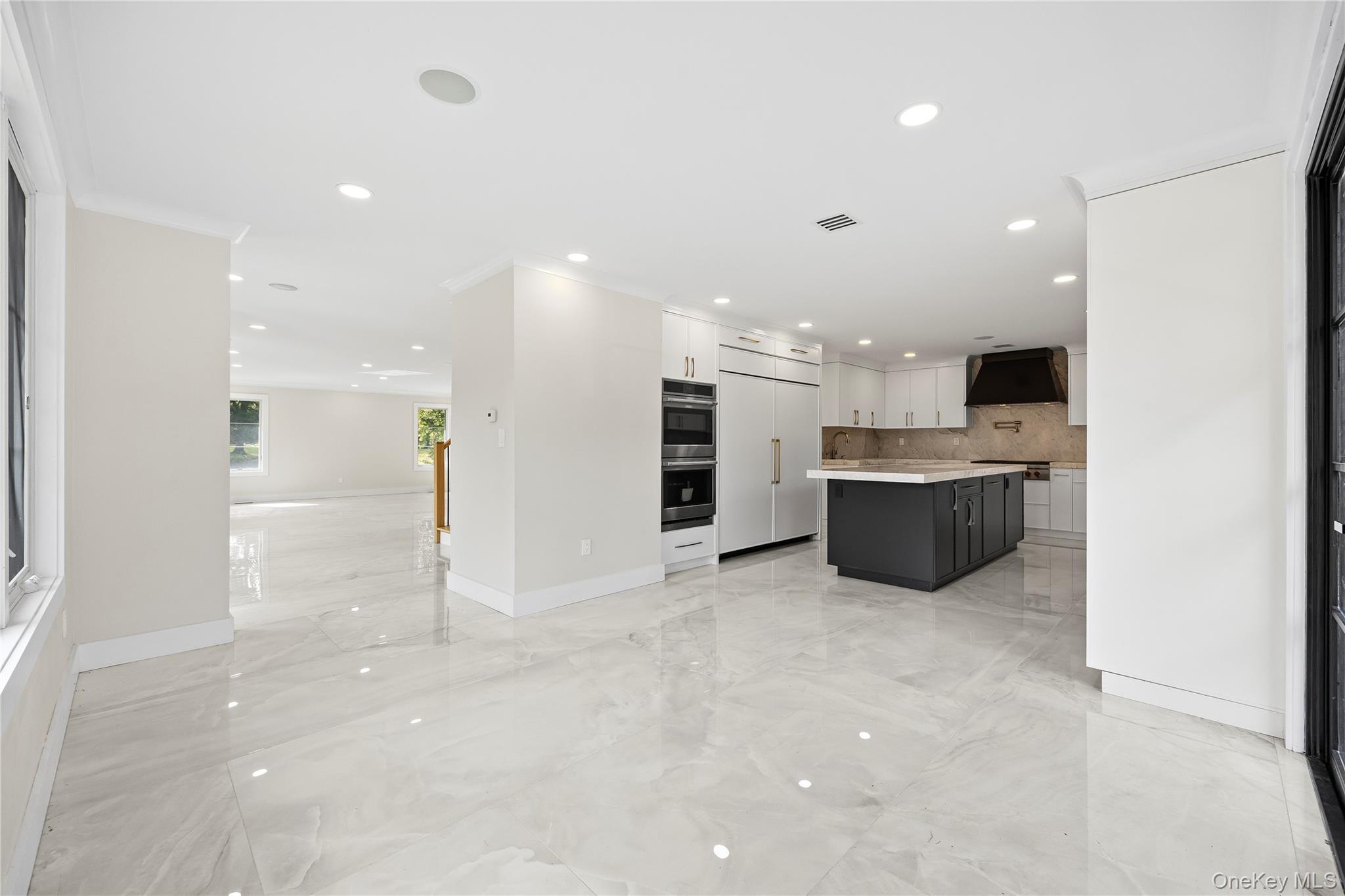 2 Henry Street, Great Neck, NY 11023