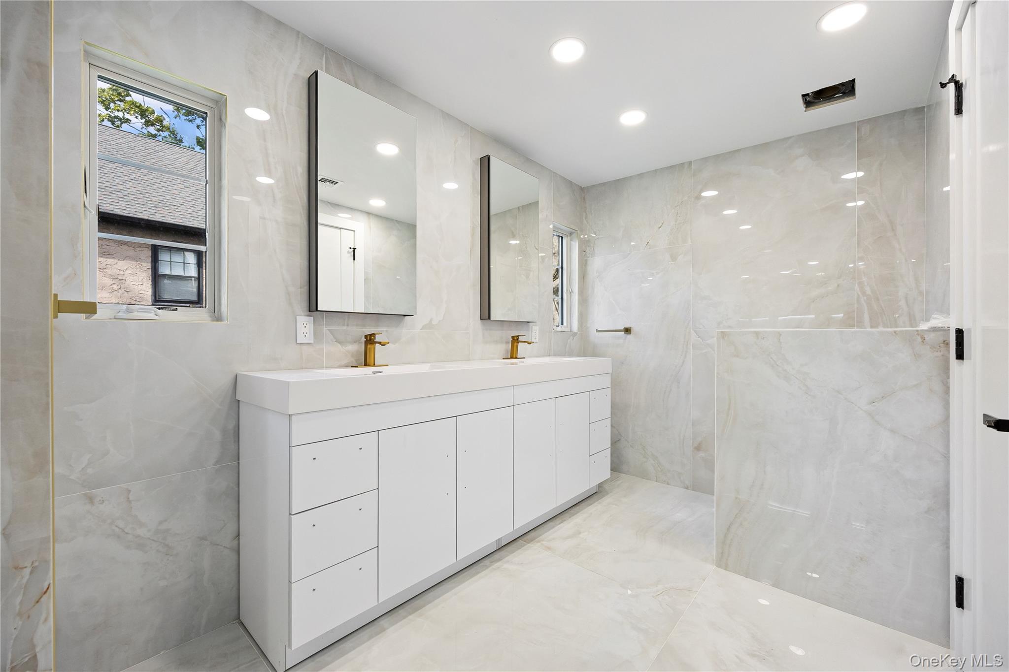 2 Henry Street, Great Neck, NY 11023