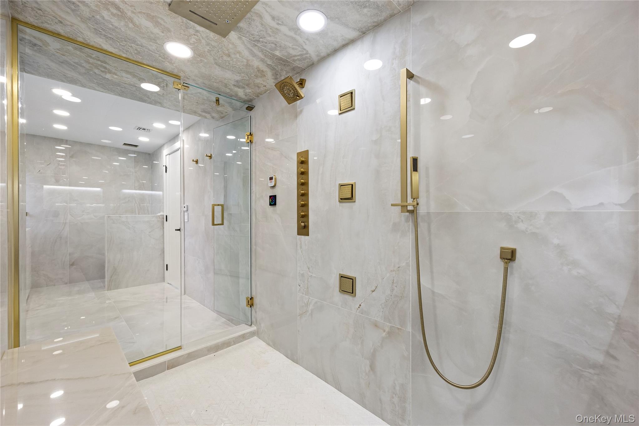 2 Henry Street, Great Neck, NY 11023