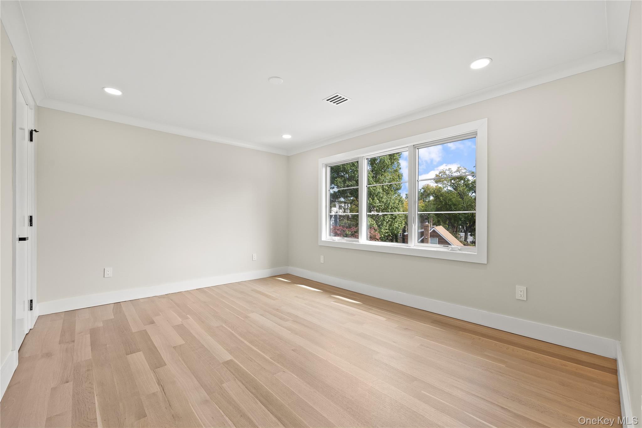 2 Henry Street, Great Neck, NY 11023