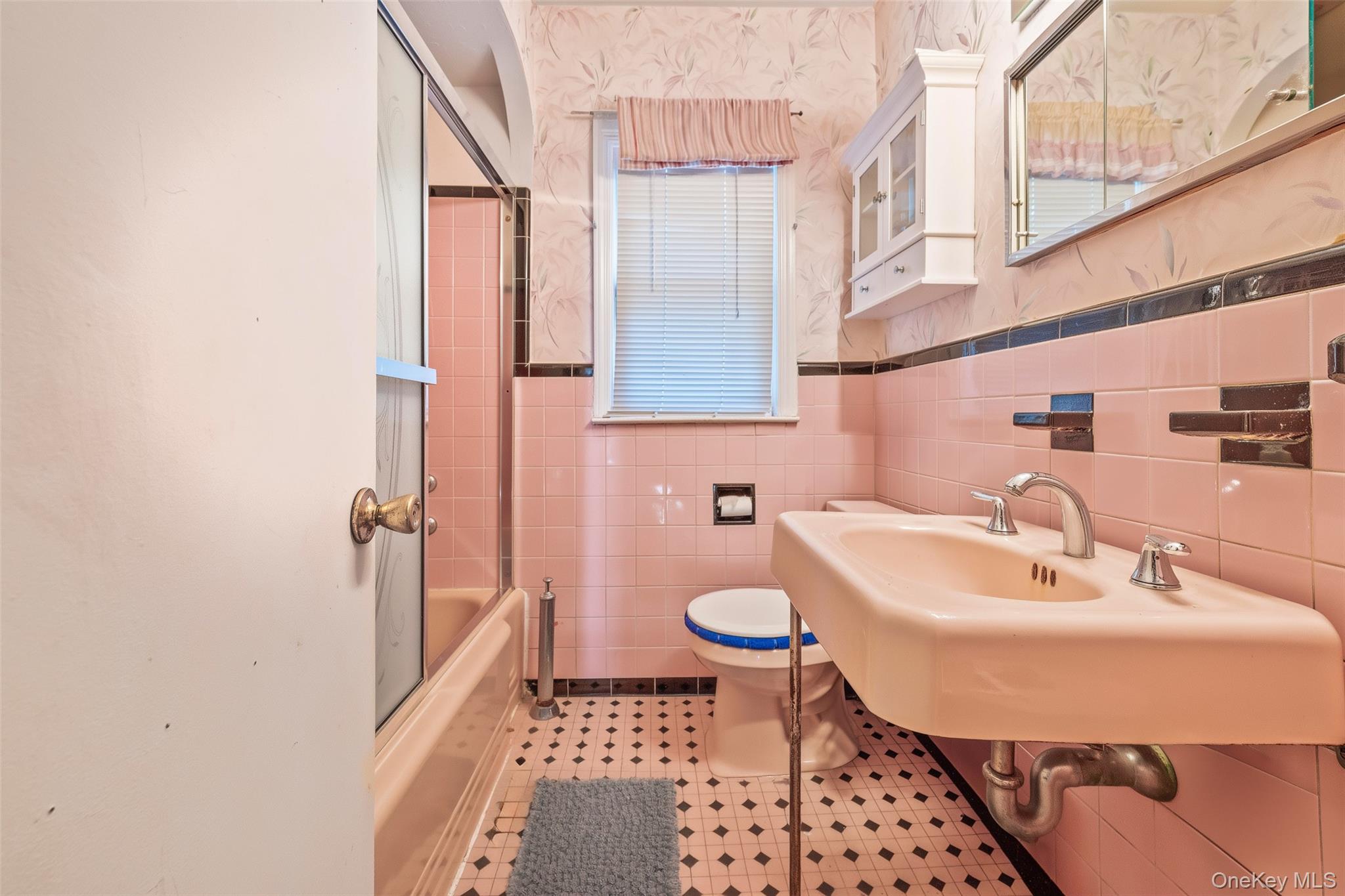 208 Dogwood Road, Valley Stream, NY 11580