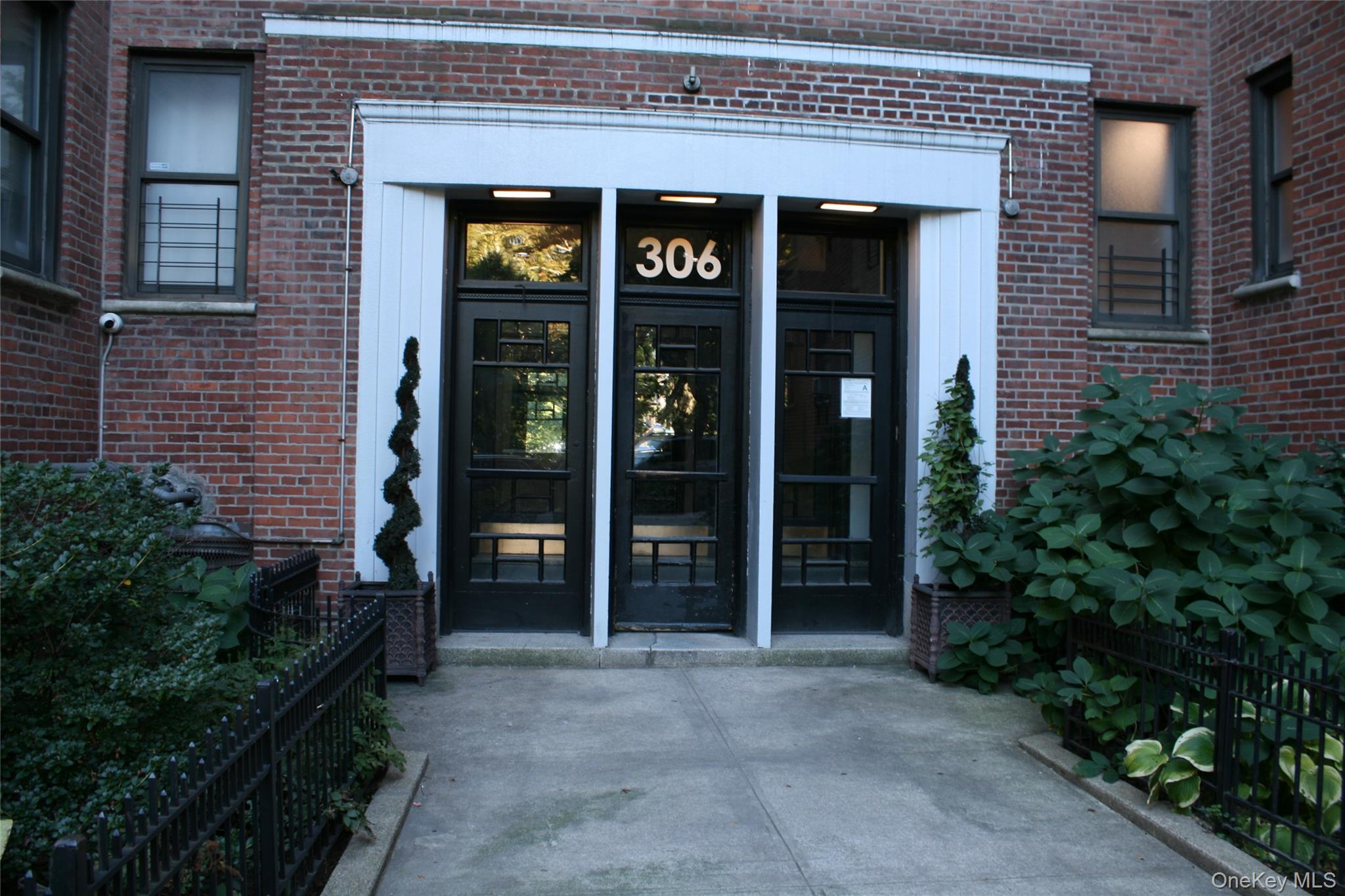 306 E Mosholu Parkway S # 1F, Bronx, NY 10458