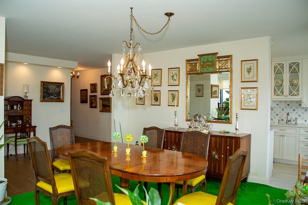 27110 grand central Parkway # 19V, Floral Park, NY 11005