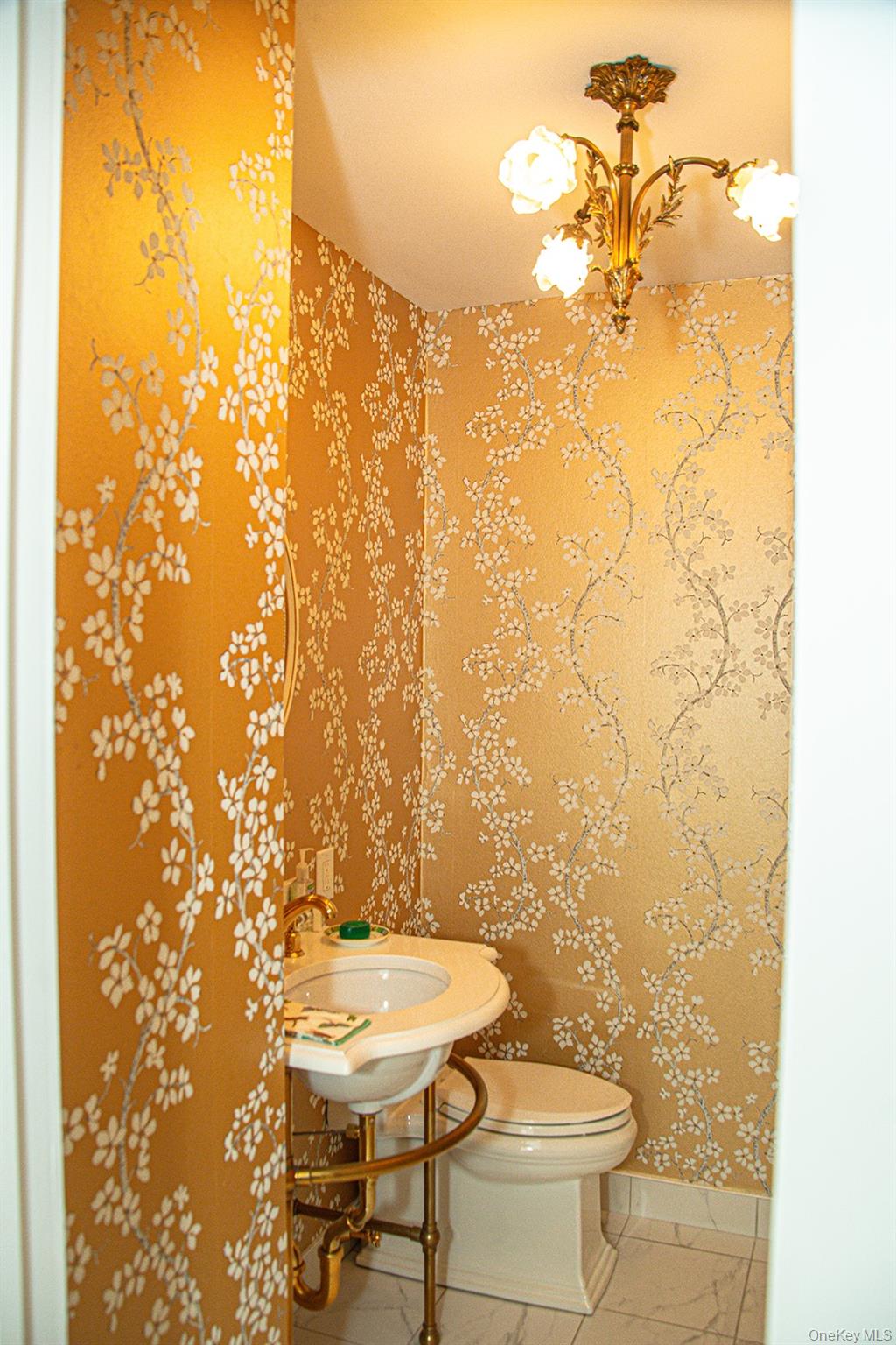 27110 grand central Parkway # 19V, Floral Park, NY 11005