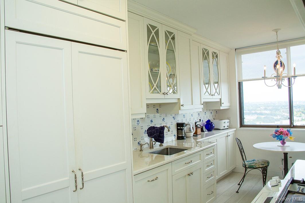 27110 grand central Parkway # 19V, Floral Park, NY 11005