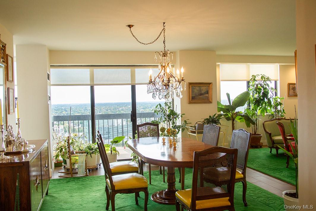 27110 grand central Parkway # 19V, Floral Park, NY 11005