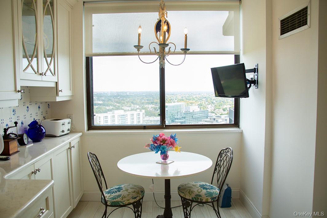 27110 grand central Parkway # 19V, Floral Park, NY 11005