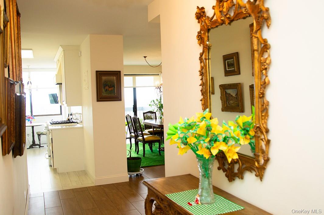 27110 grand central Parkway # 19V, Floral Park, NY 11005