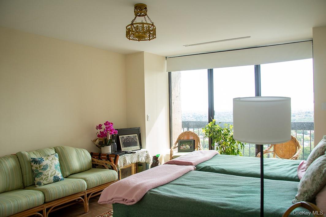 27110 grand central Parkway # 19V, Floral Park, NY 11005