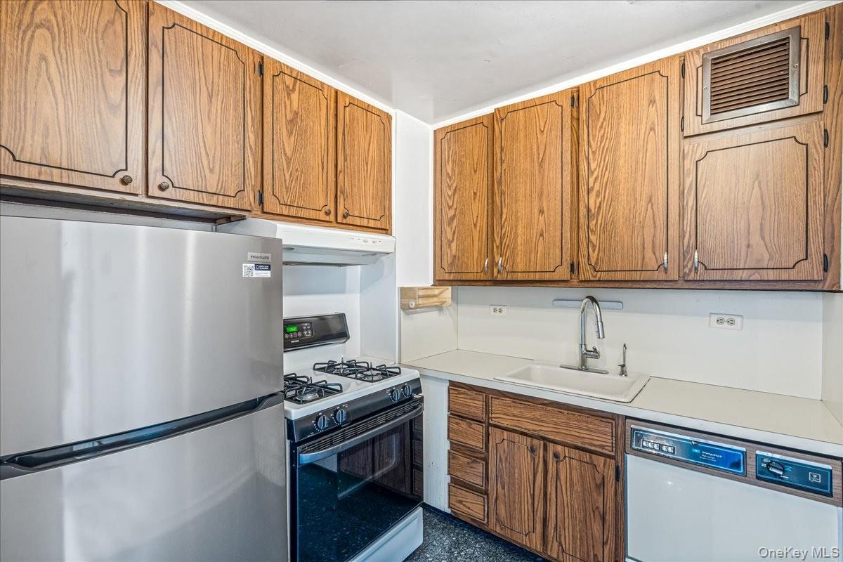 18-15 215th Street # 15B, Bayside, NY 11360