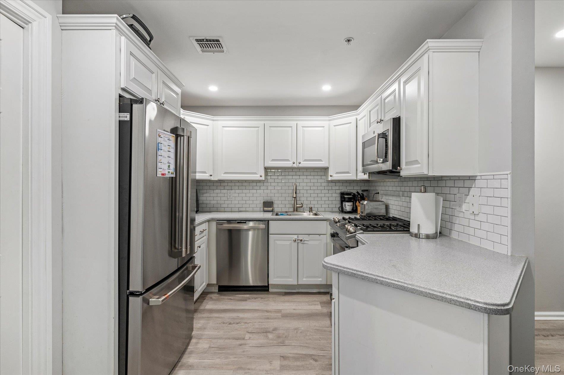 26 Lorien Place, Melville, NY 11747