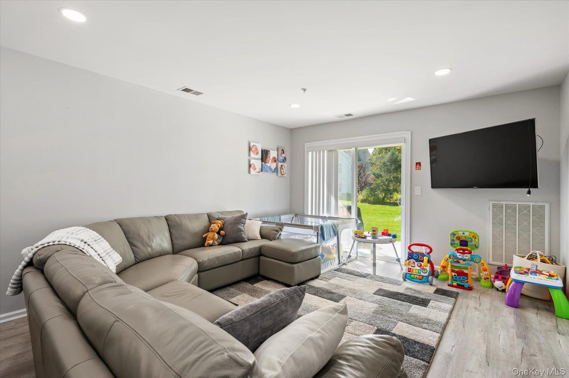 26 Lorien Place, Melville, NY 11747