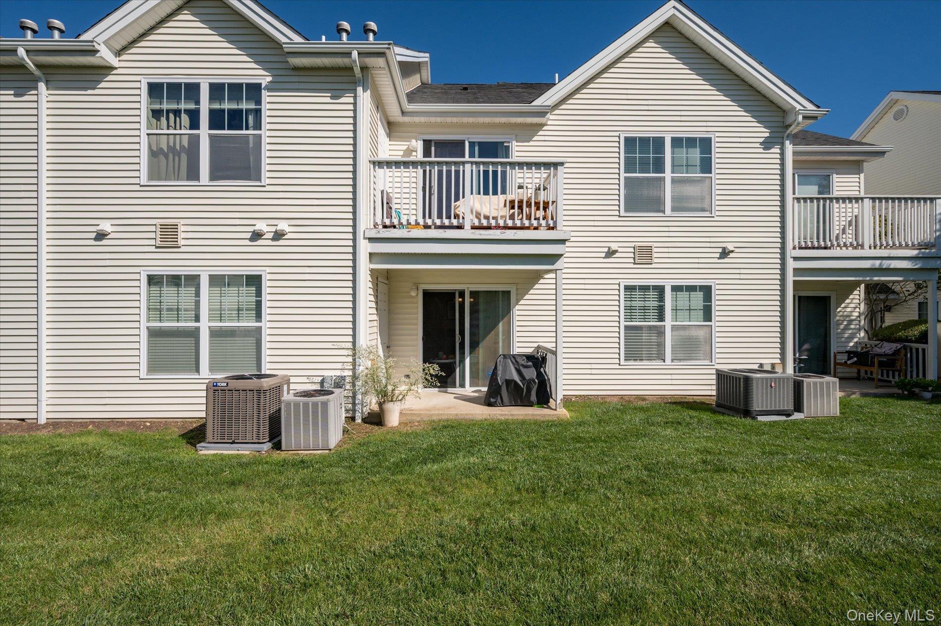 26 Lorien Place, Melville, NY 11747