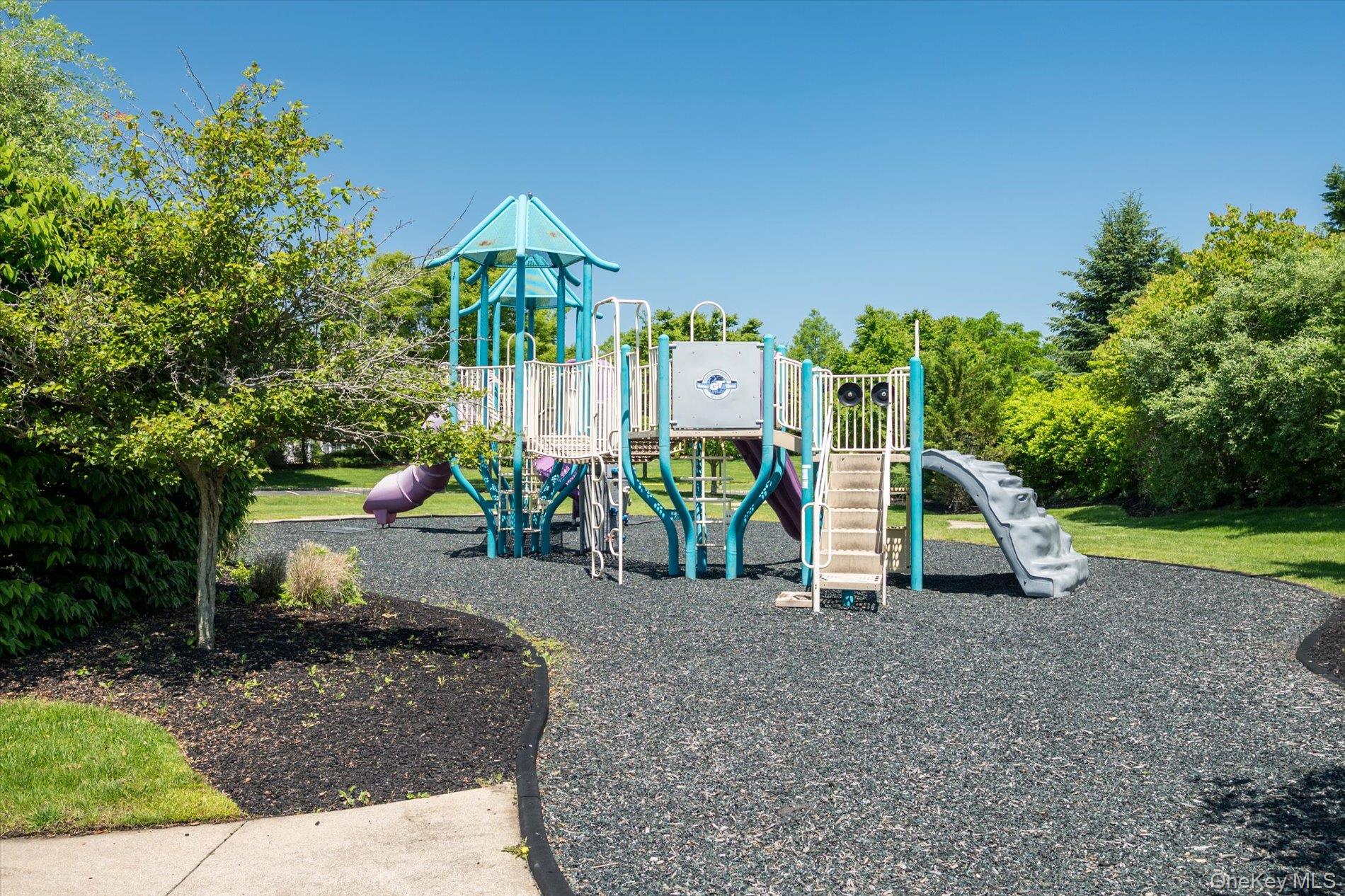 26 Lorien Place, Melville, NY 11747