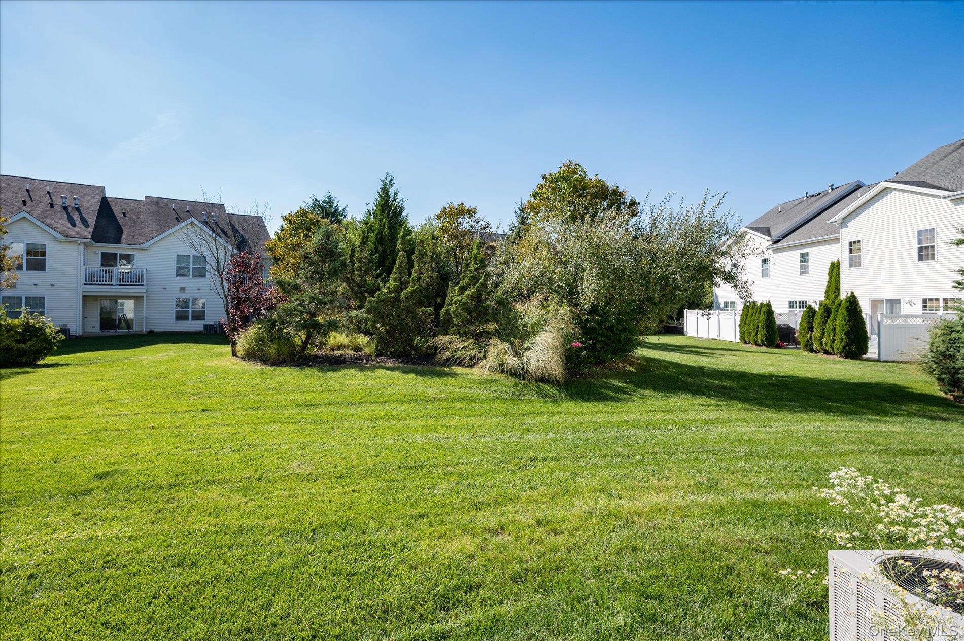 26 Lorien Place, Melville, NY 11747