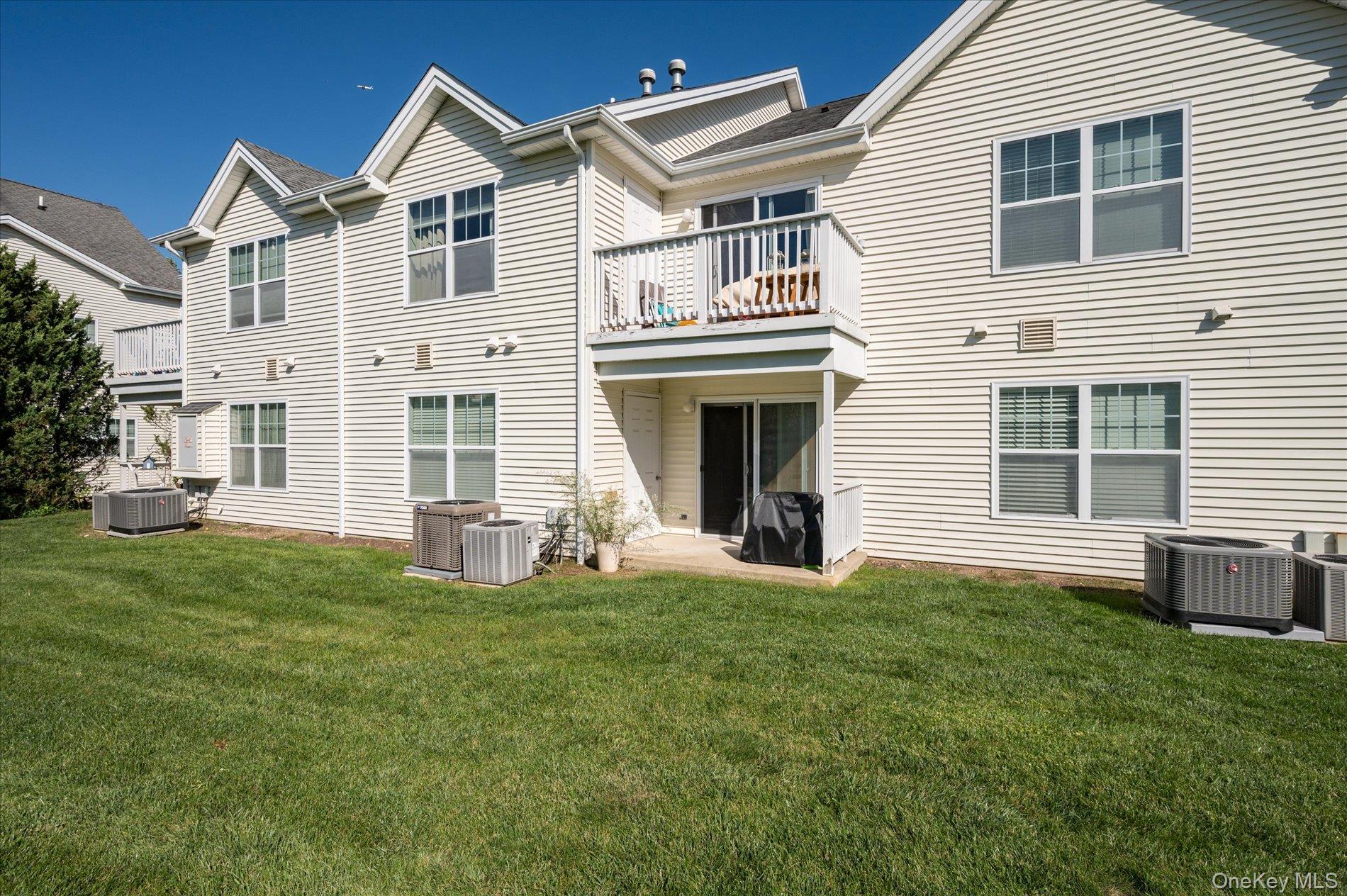 26 Lorien Place, Melville, NY 11747