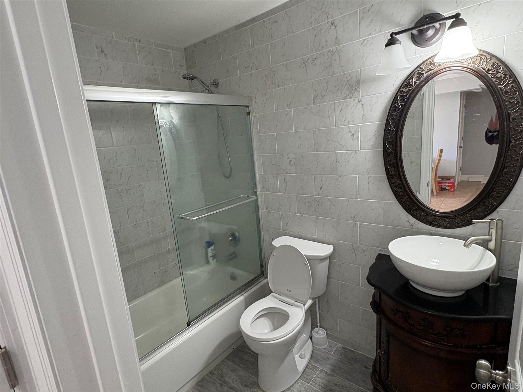 33 Newbrook Lane # 33, Bay Shore, NY 11706