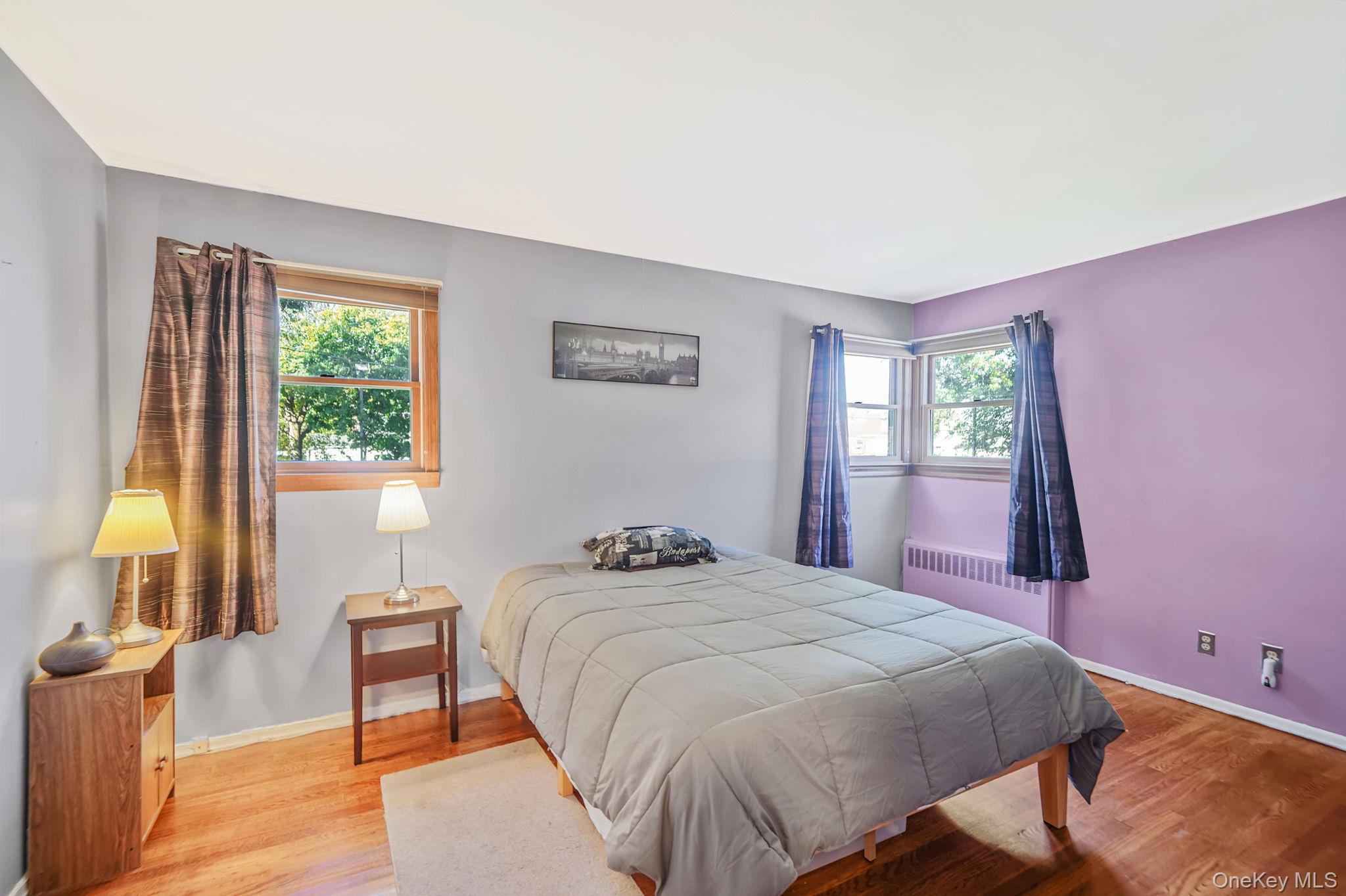 14 Lincoln Road N, Plainview, NY 11803