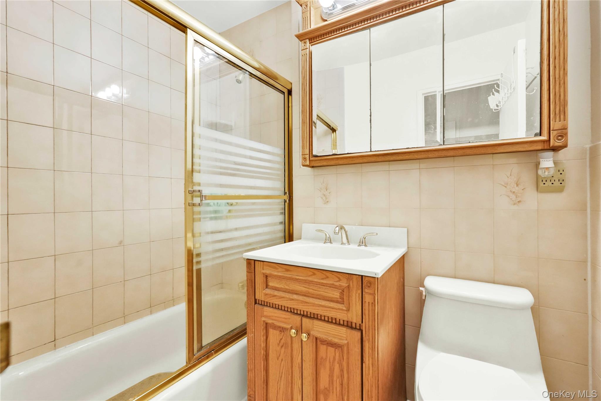 6120 Grand Central Parkway # B605, Forest Hills, NY 11375