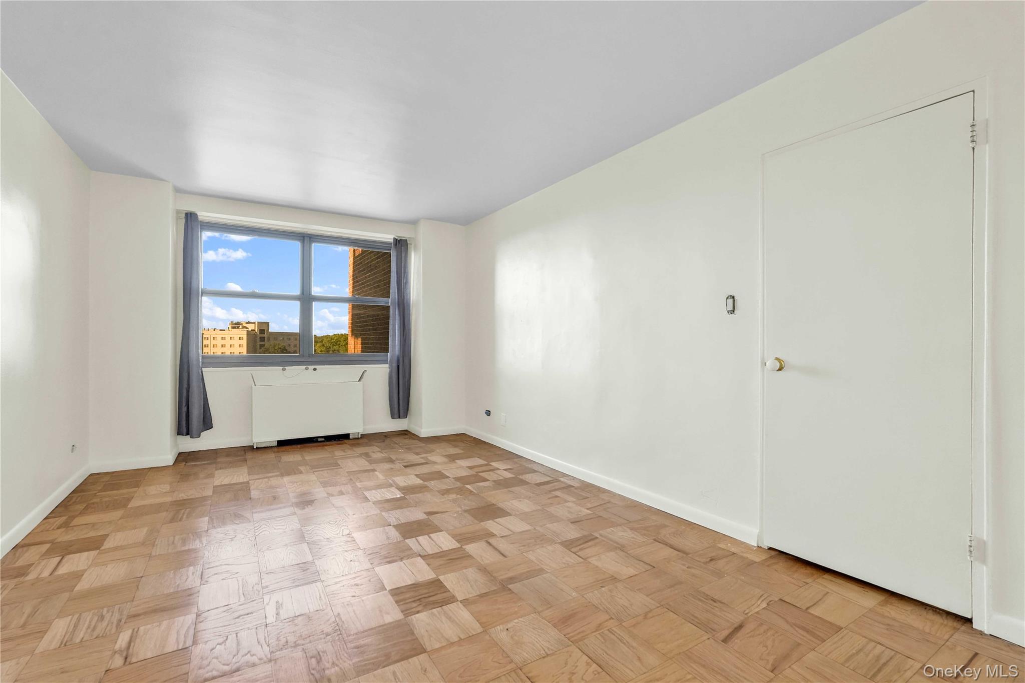 6120 Grand Central Parkway # B605, Forest Hills, NY 11375