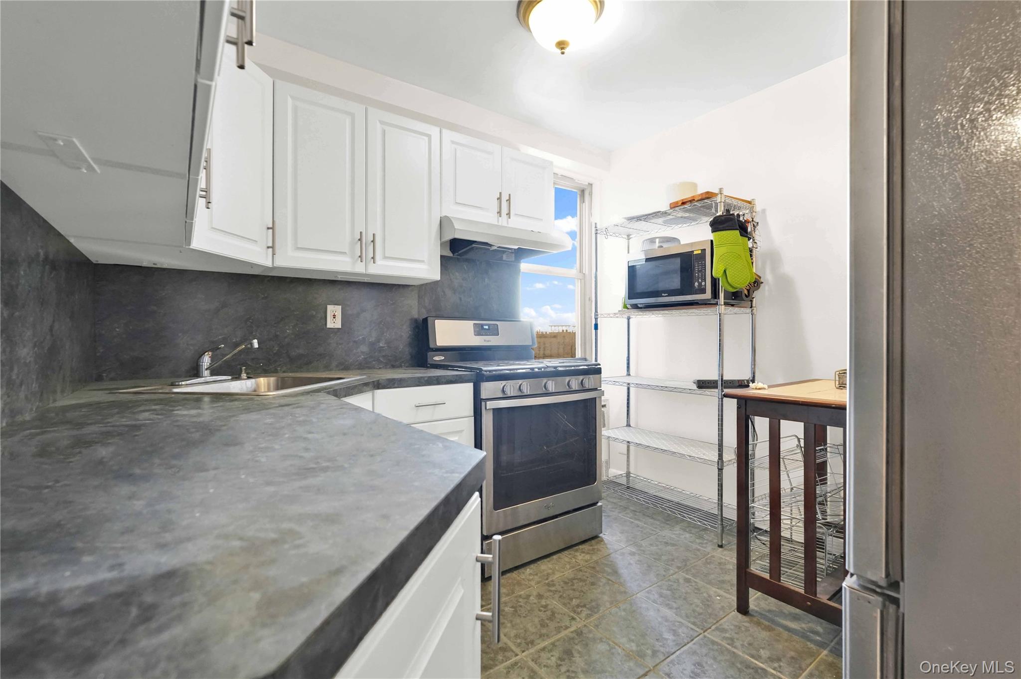 6120 Grand Central Parkway # B605, Forest Hills, NY 11375