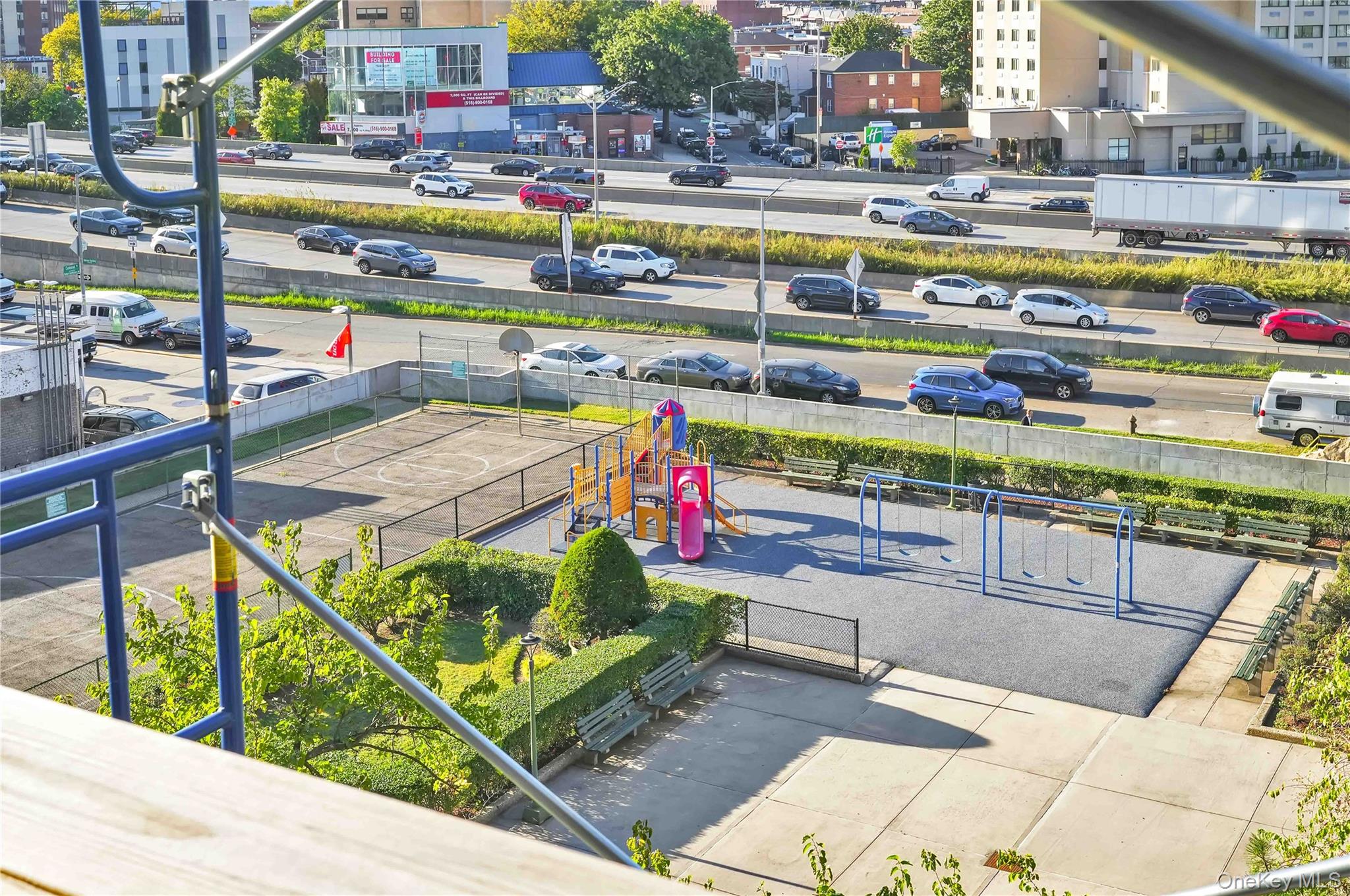 6120 Grand Central Parkway # B605, Forest Hills, NY 11375